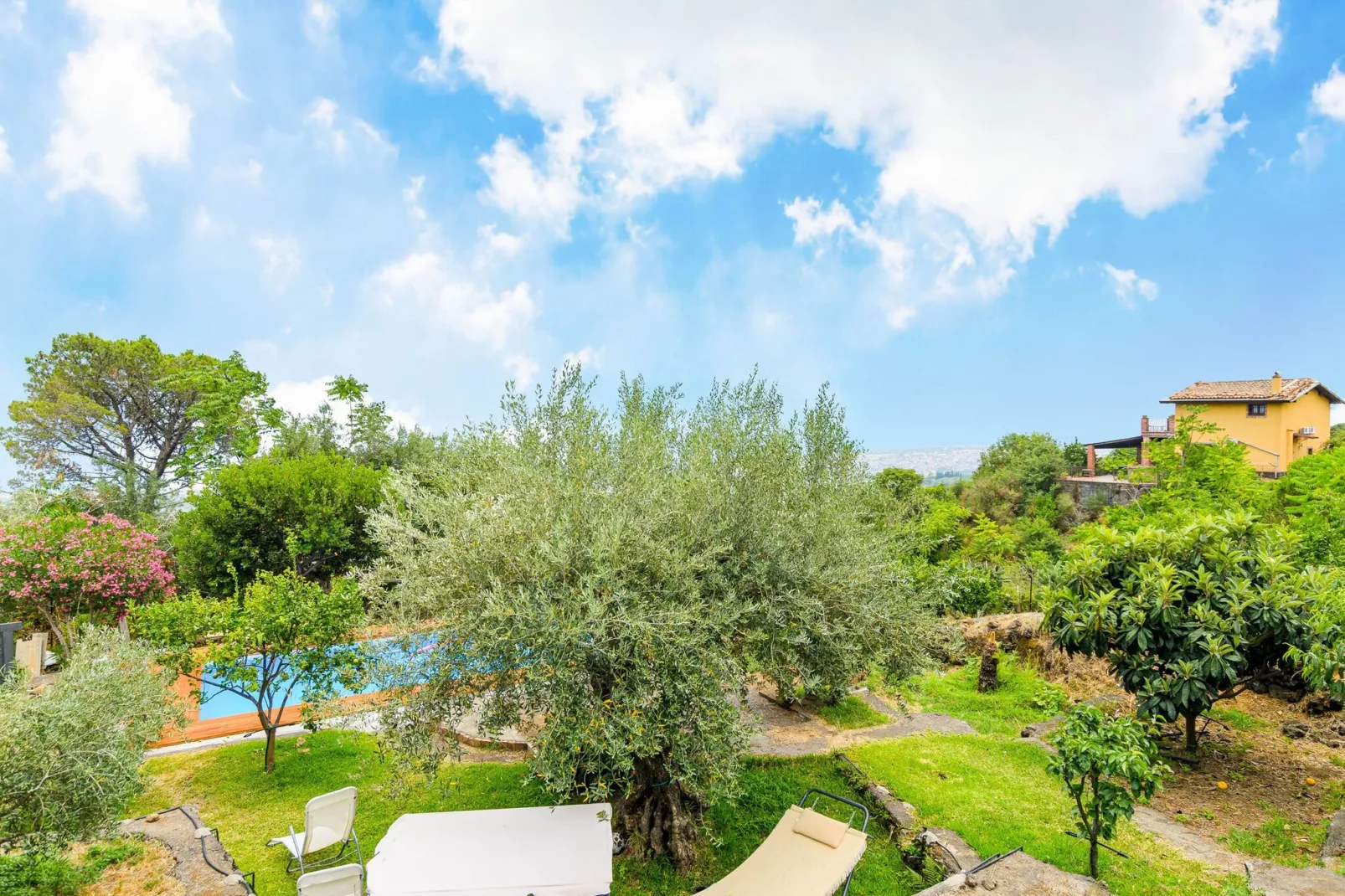 Villa Aloe Charming House-Vue d'été