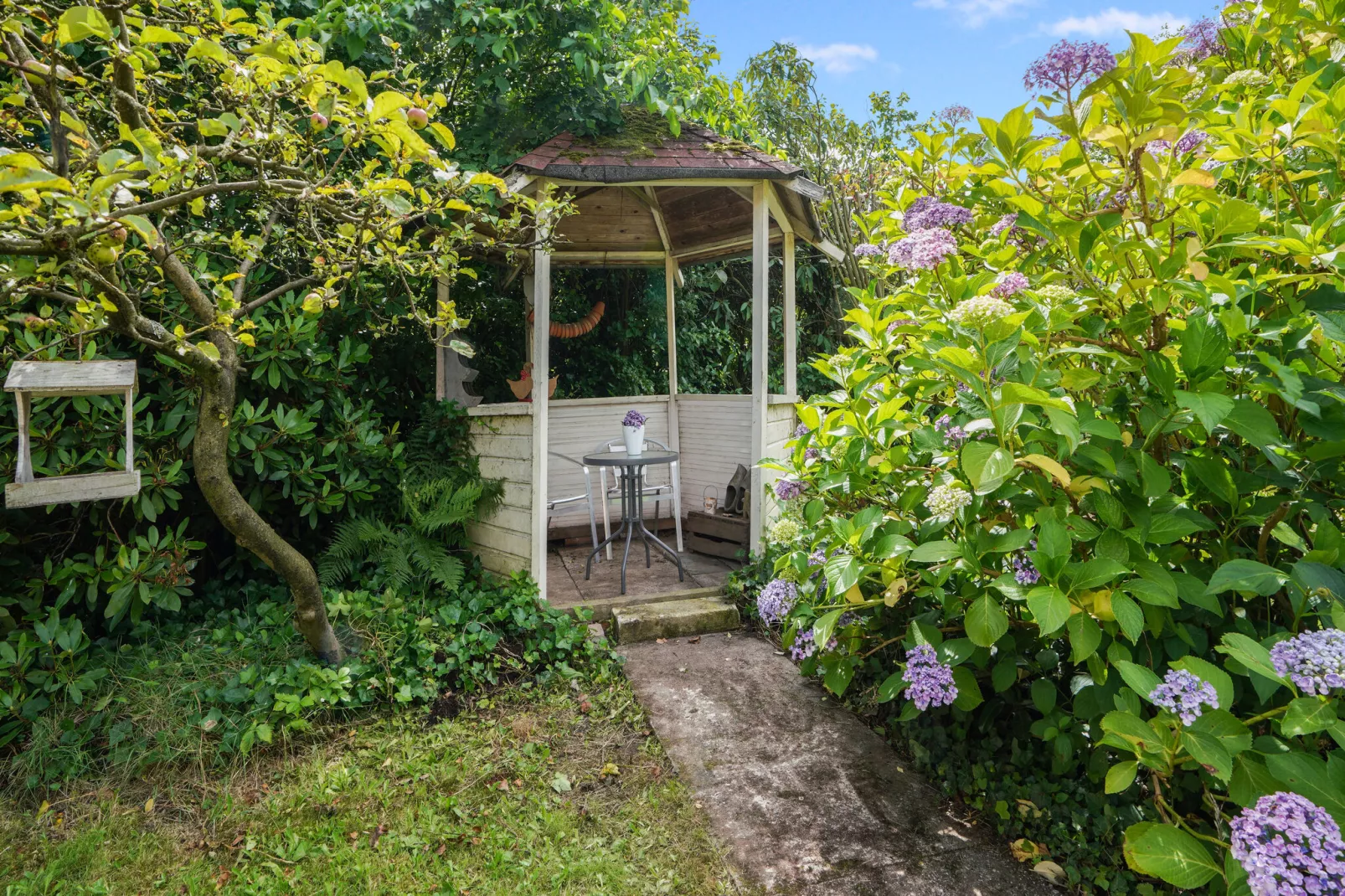 Casa Acacia-Gardens summer