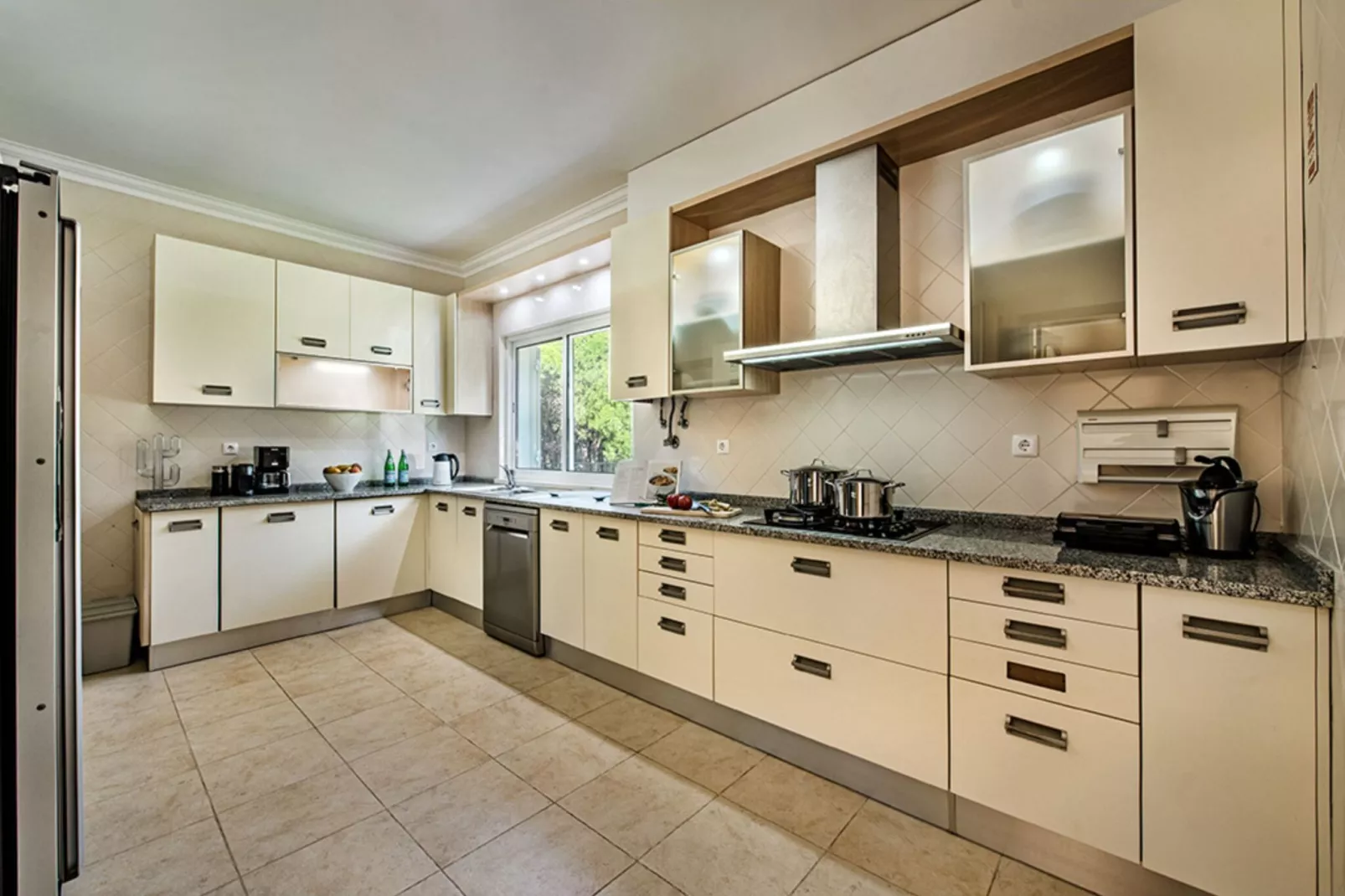 Praia Verde-Kitchen