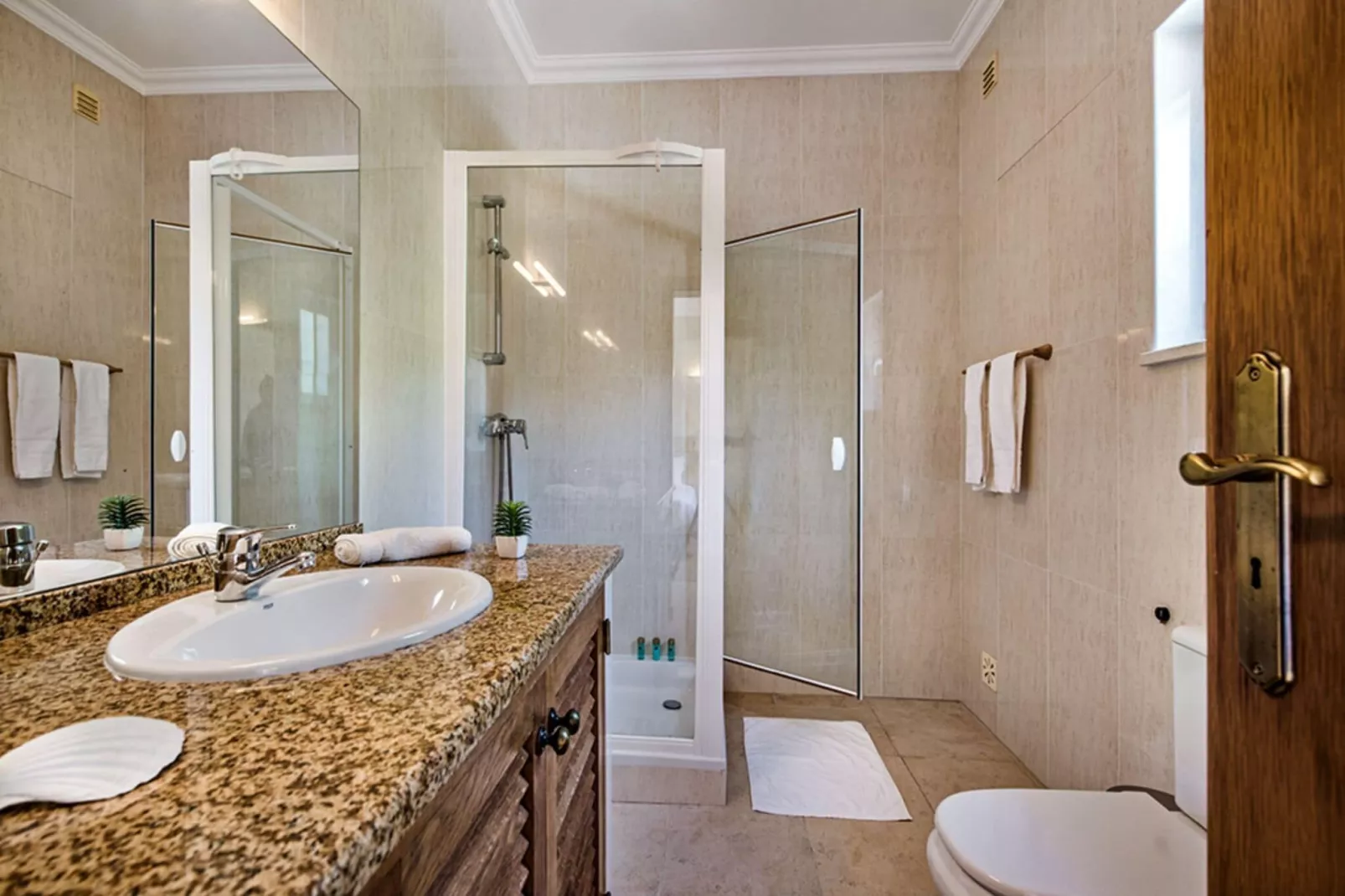 Praia Verde-Bathroom
