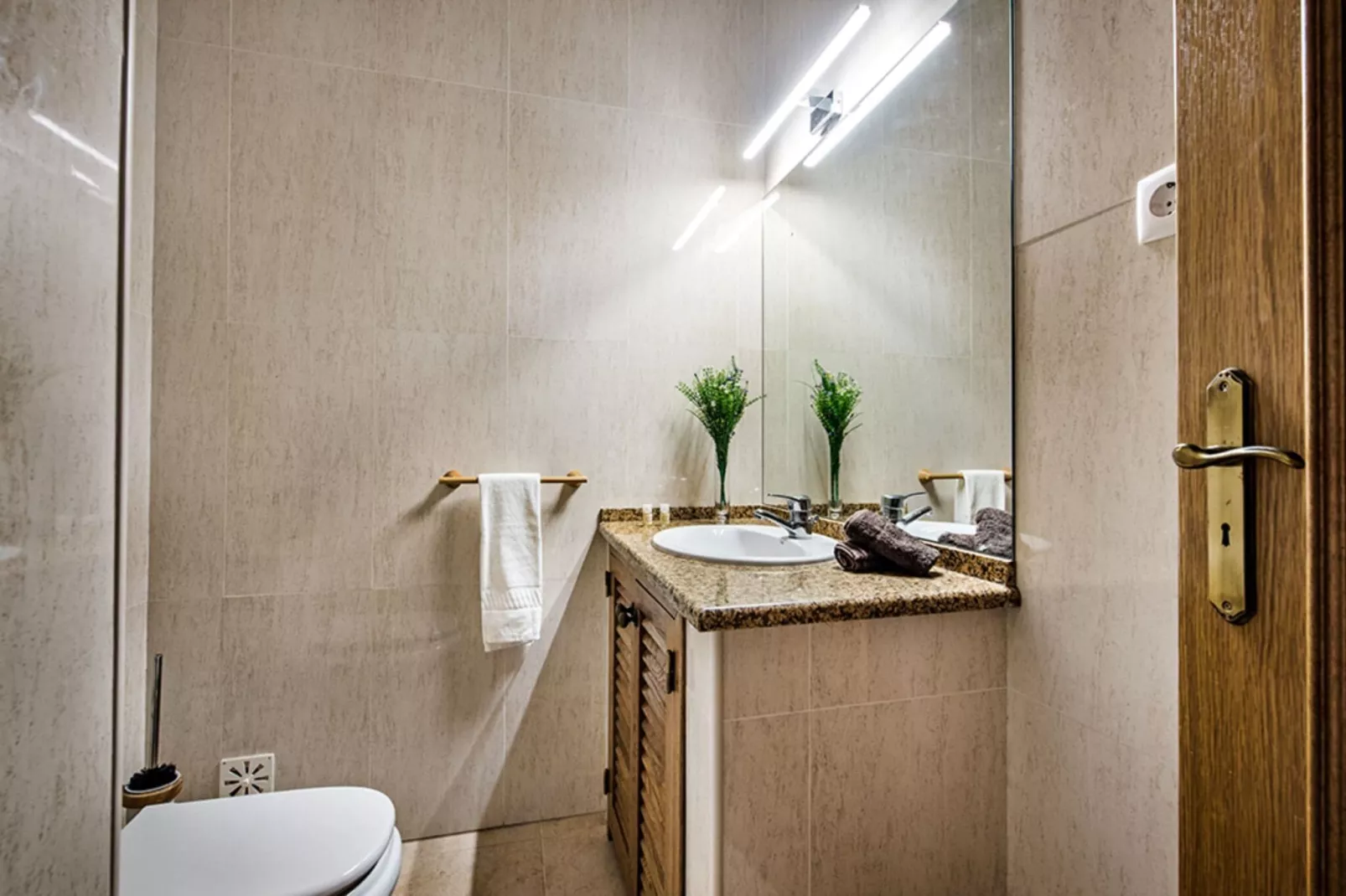 Praia Verde-Bathroom