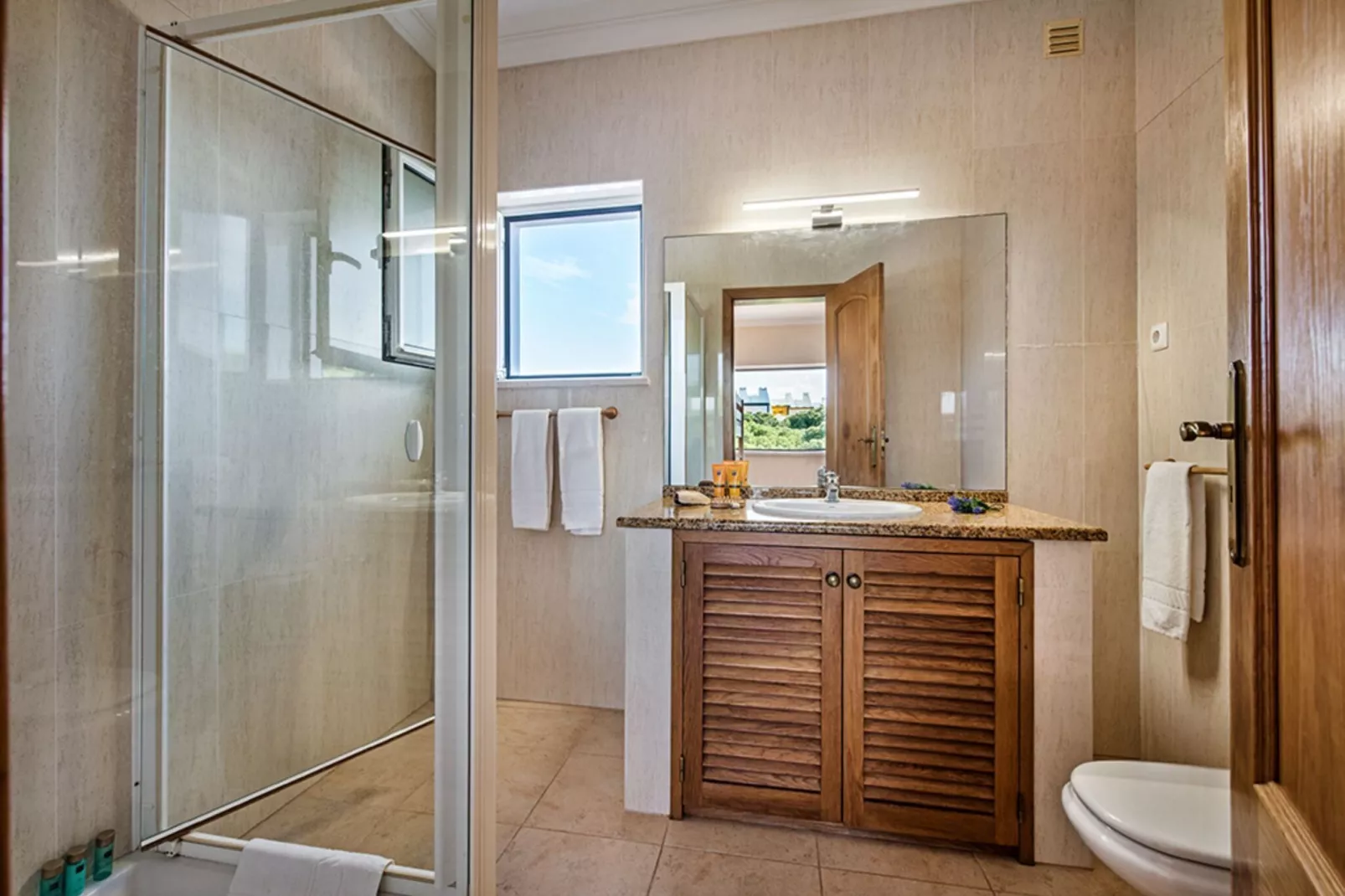 Praia Verde-Bathroom