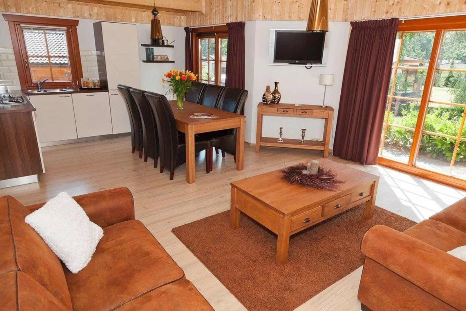Resort Brunssummerheide 14-Dining room