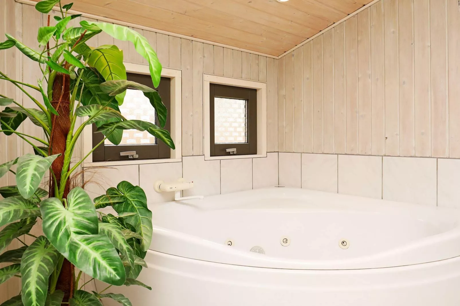 6 person holiday home in Spøttrup-By Traum-Spa