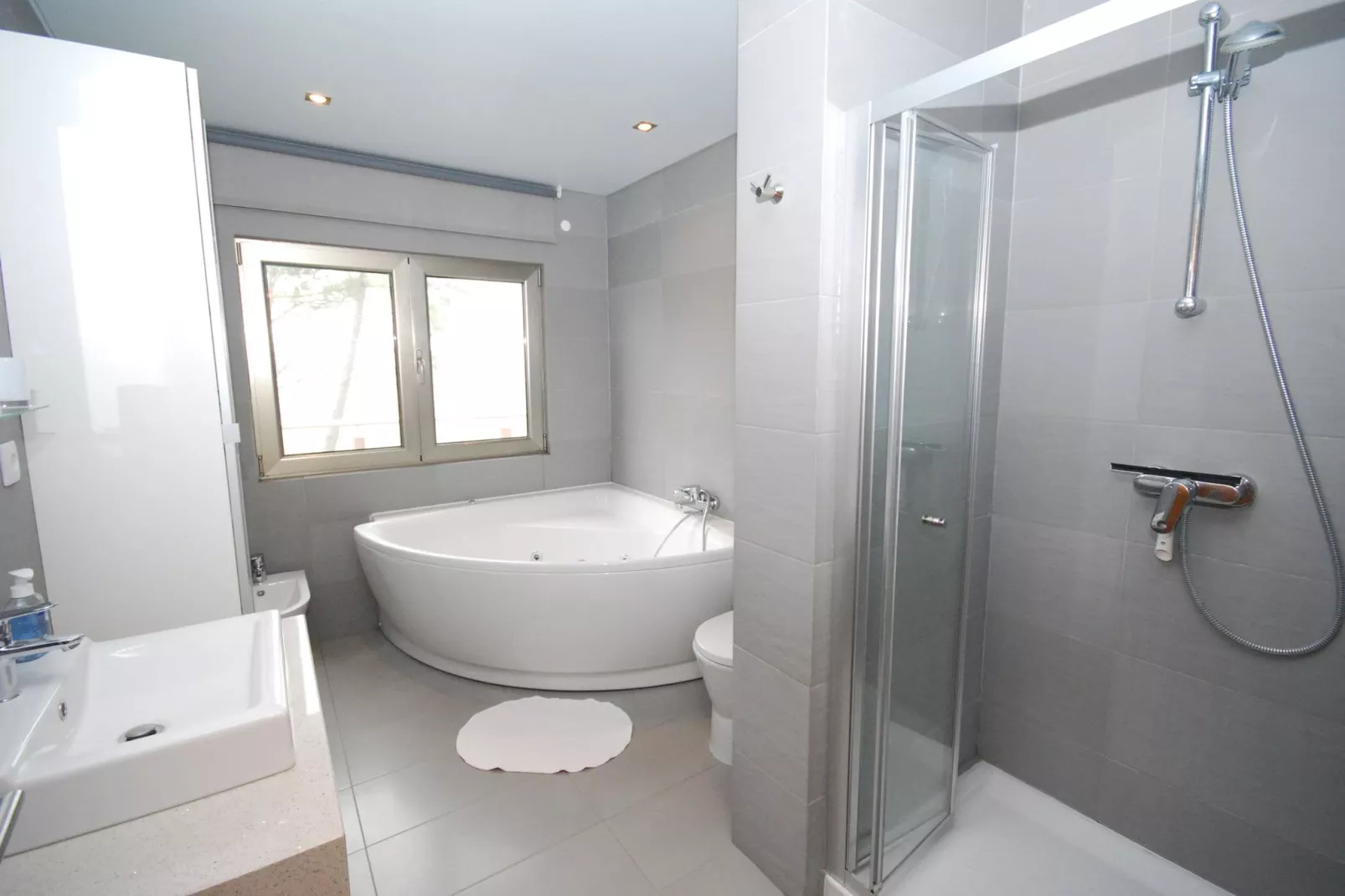 Casa Cela-Bathroom