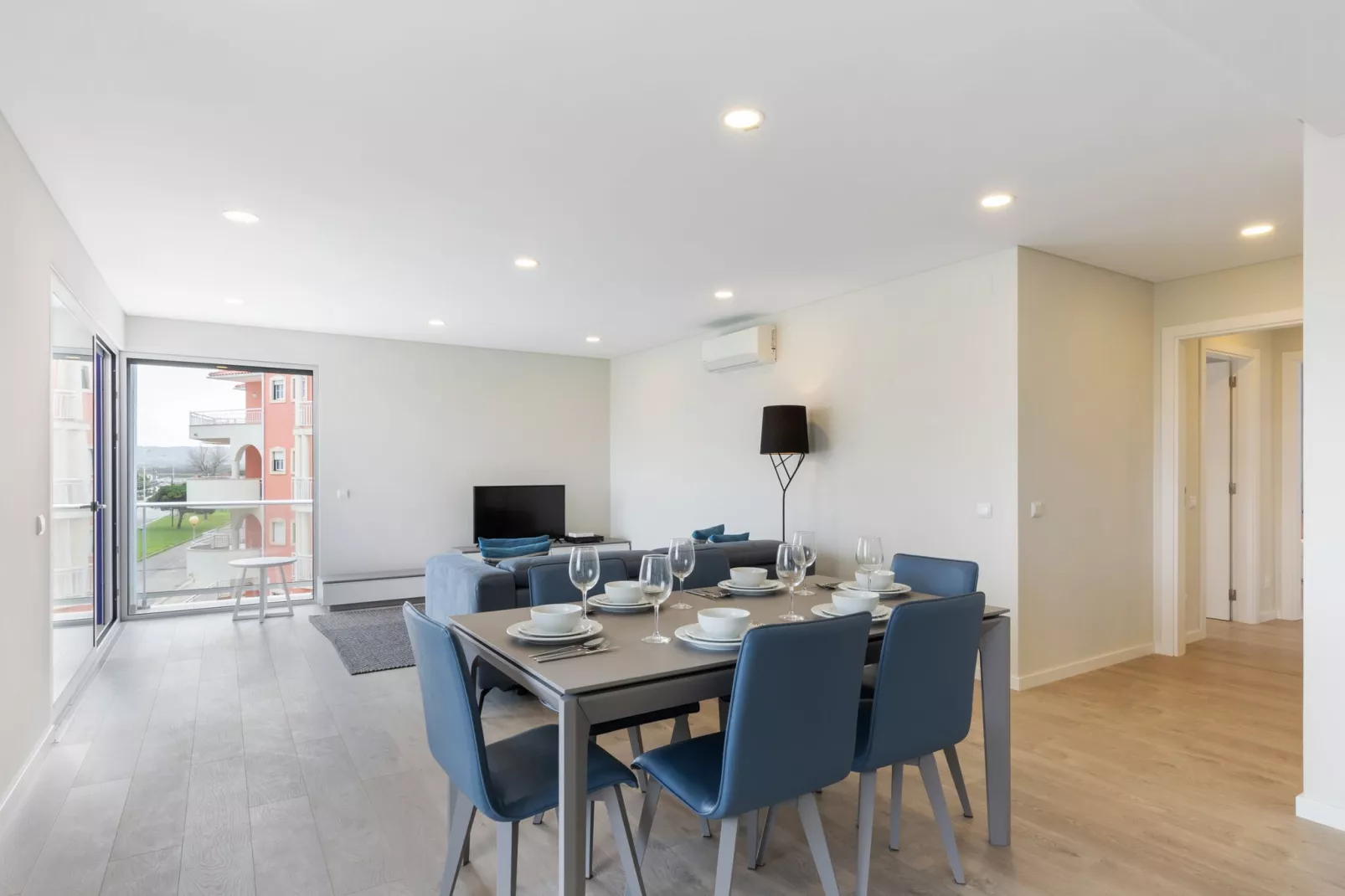Apartment EM-Dining room
