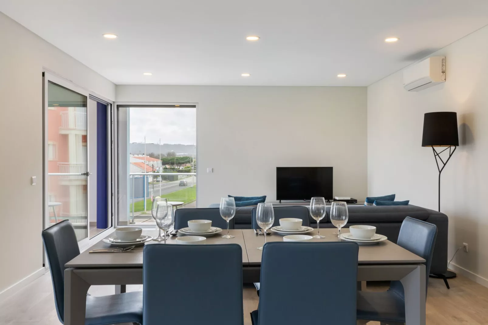 Apartment EM-Dining room