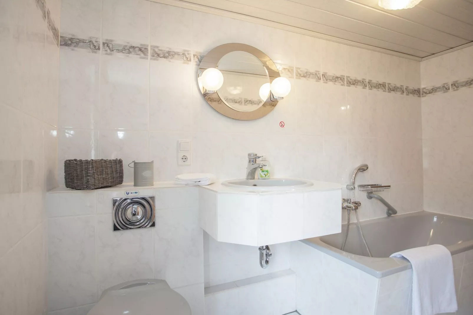 Gruppenunterkunft Neuastenberger Straße 4-Salle de bain