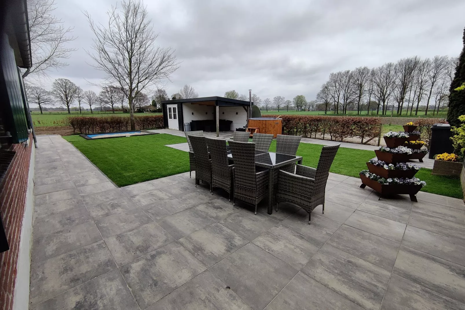 Genieten in Silvolde-Terrace balcony