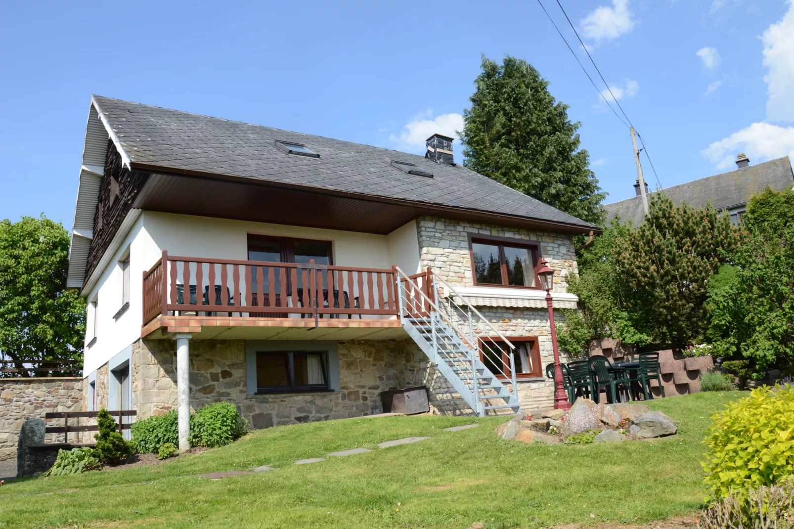 La Meulière-Exterior summer