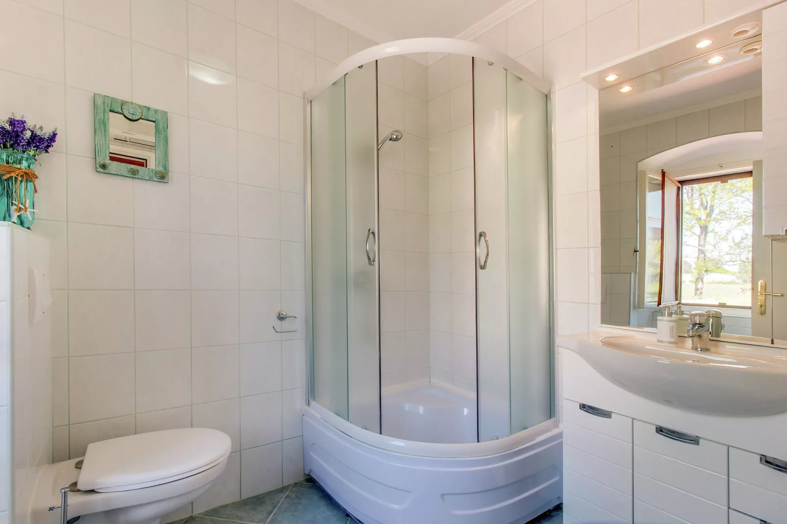 Antiqua-Bathroom