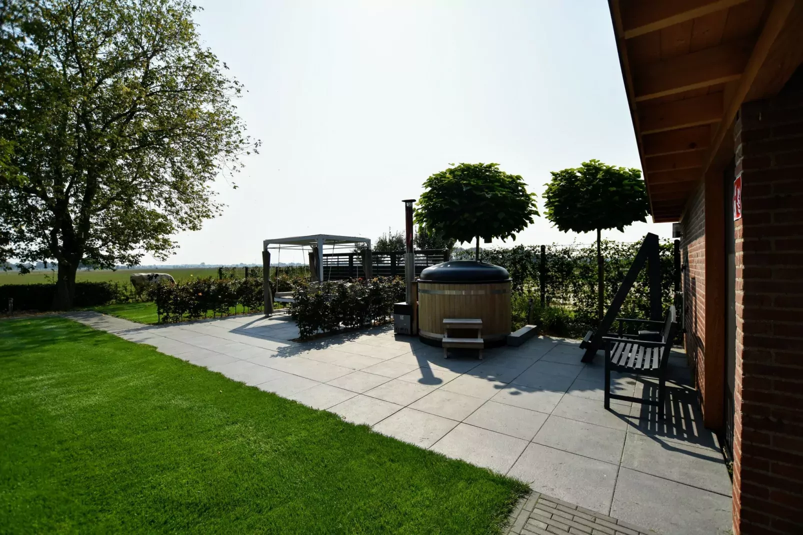 Villa Grenszicht-Gardens summer