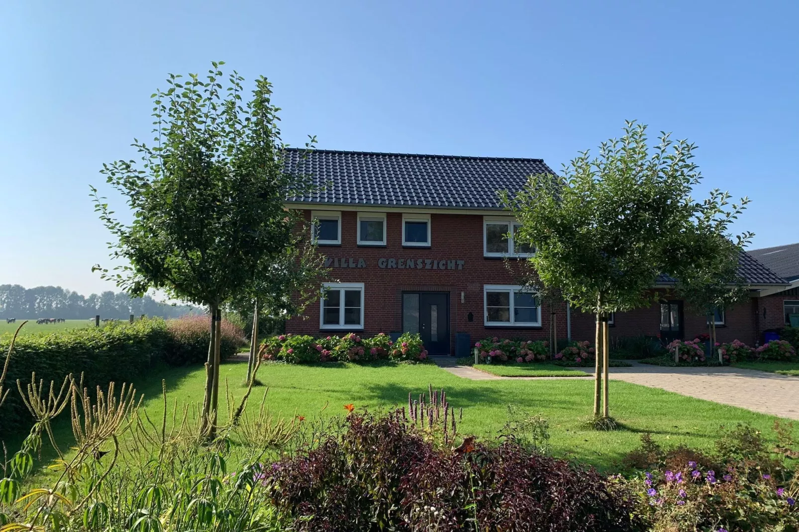 Villa Grenszicht-Exterior summer
