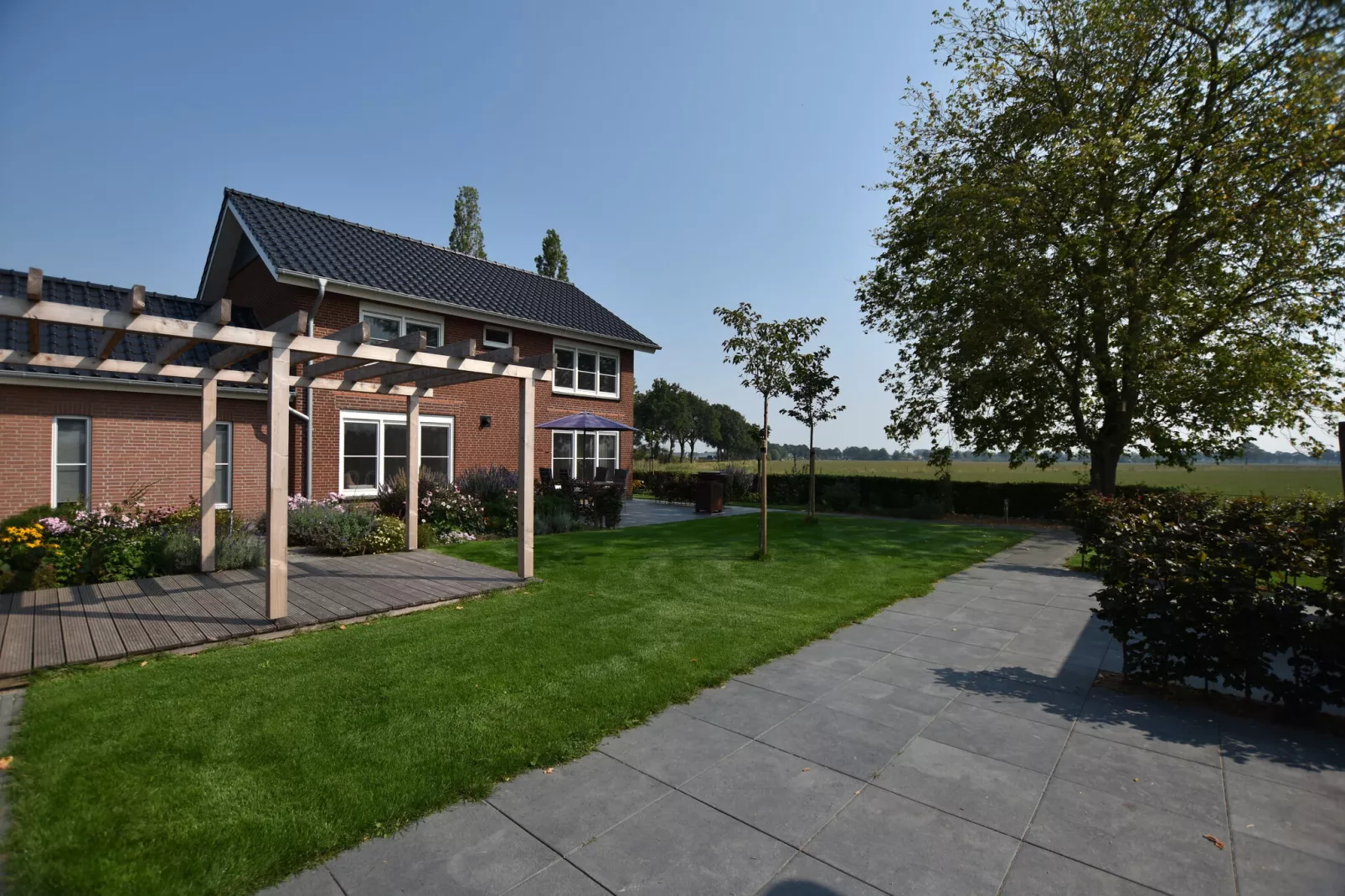 Villa Grenszicht-Exterior summer