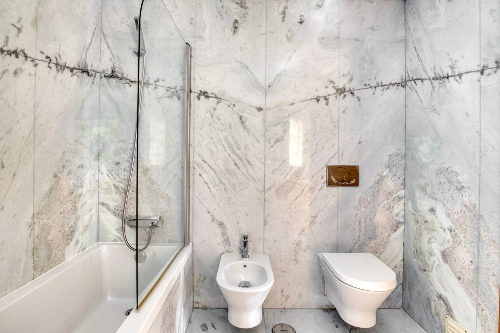 Your Beautiful Portuguese House-Bathroom