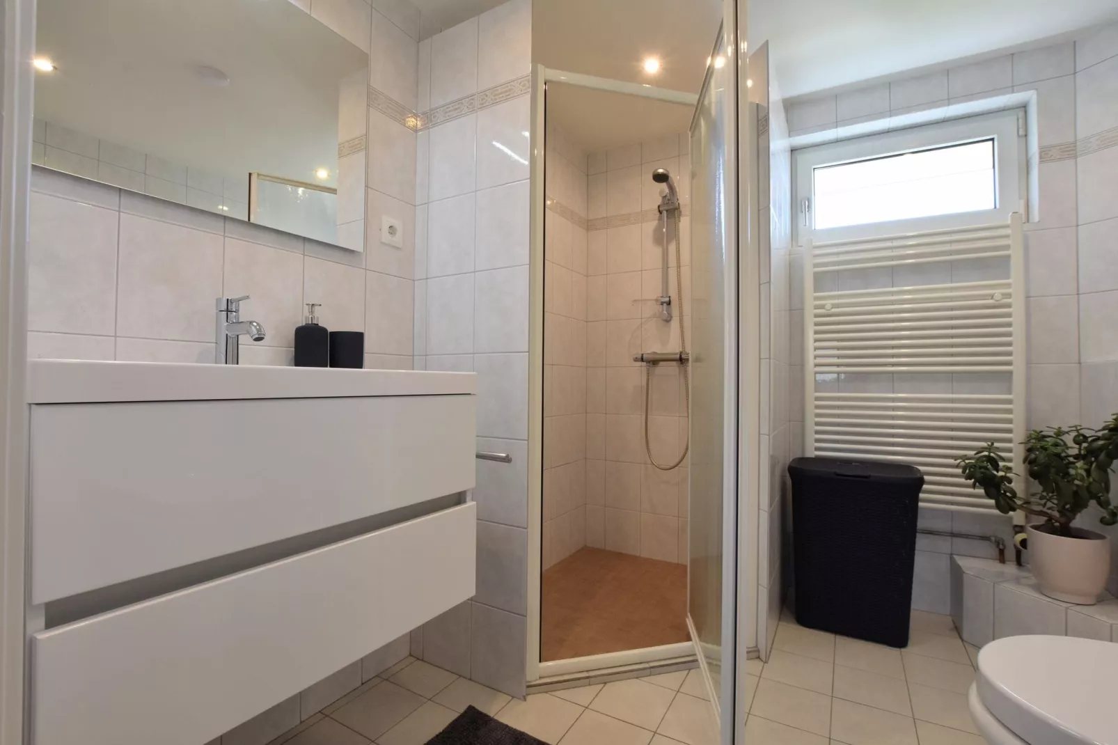 Villa Grenszicht-Bathroom