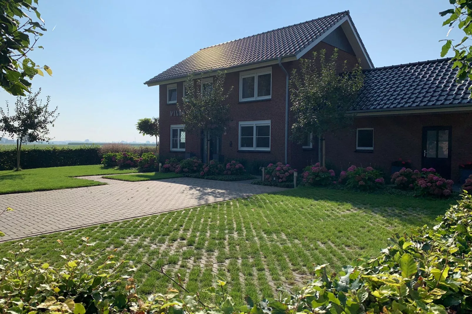 Villa Grenszicht-Exterior summer