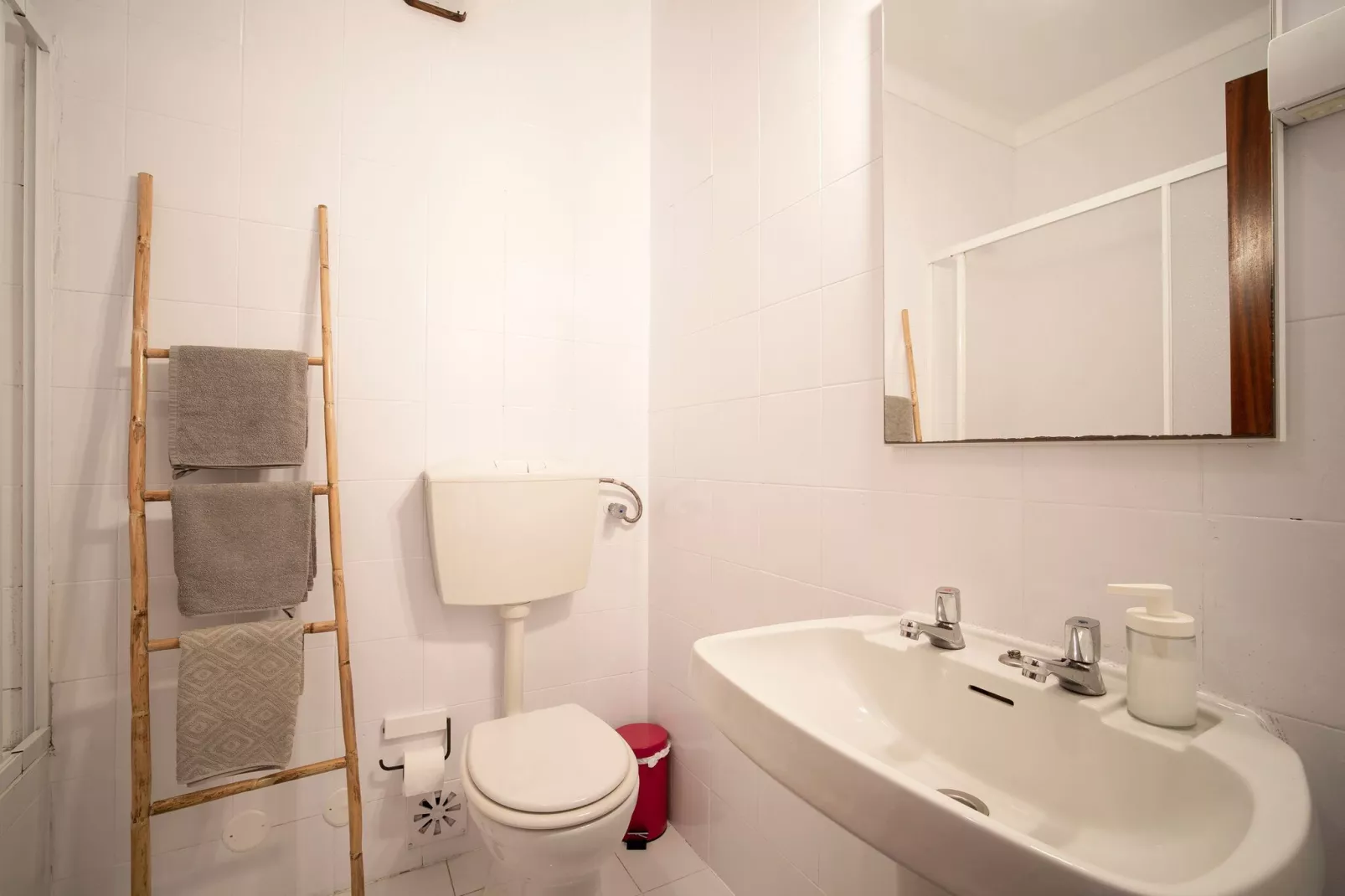 Isabel-Bathroom