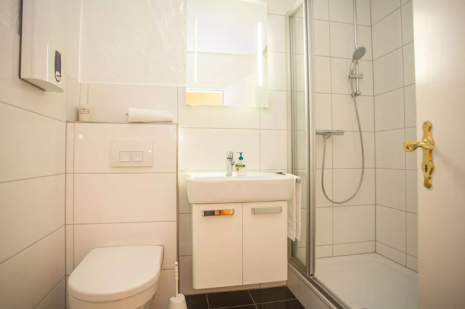 Feldstraße 30-O-Bathroom