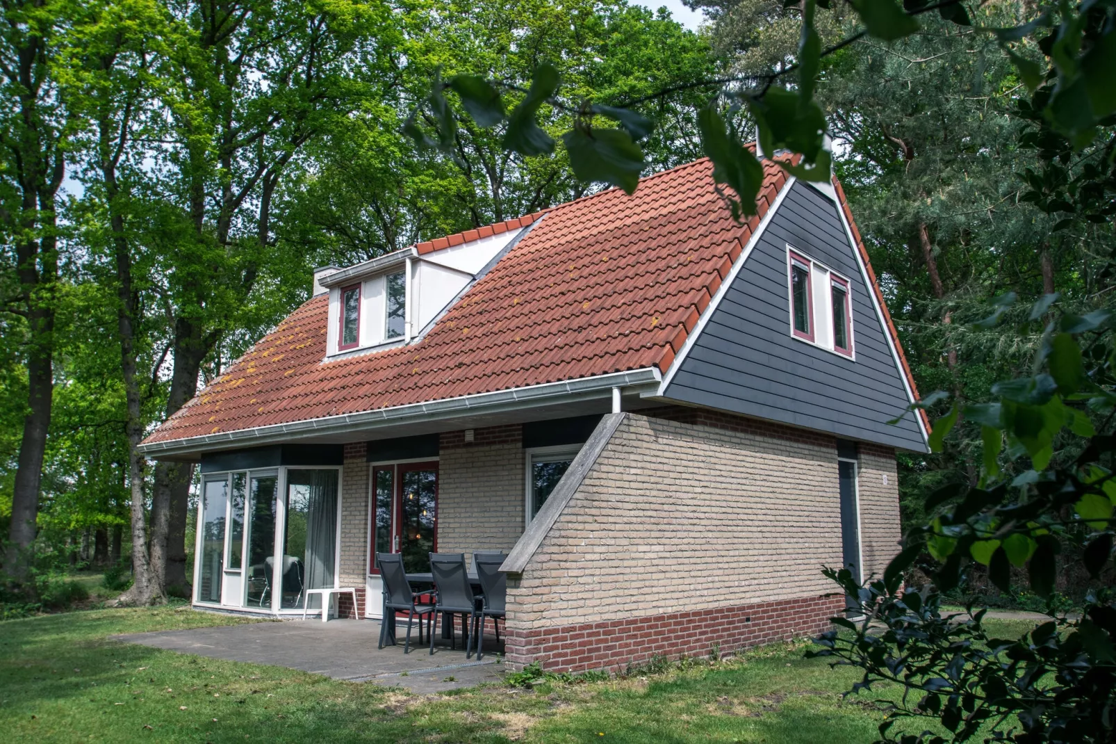 Buitenplaats Berg en Bos nummer 13-Extérieur été