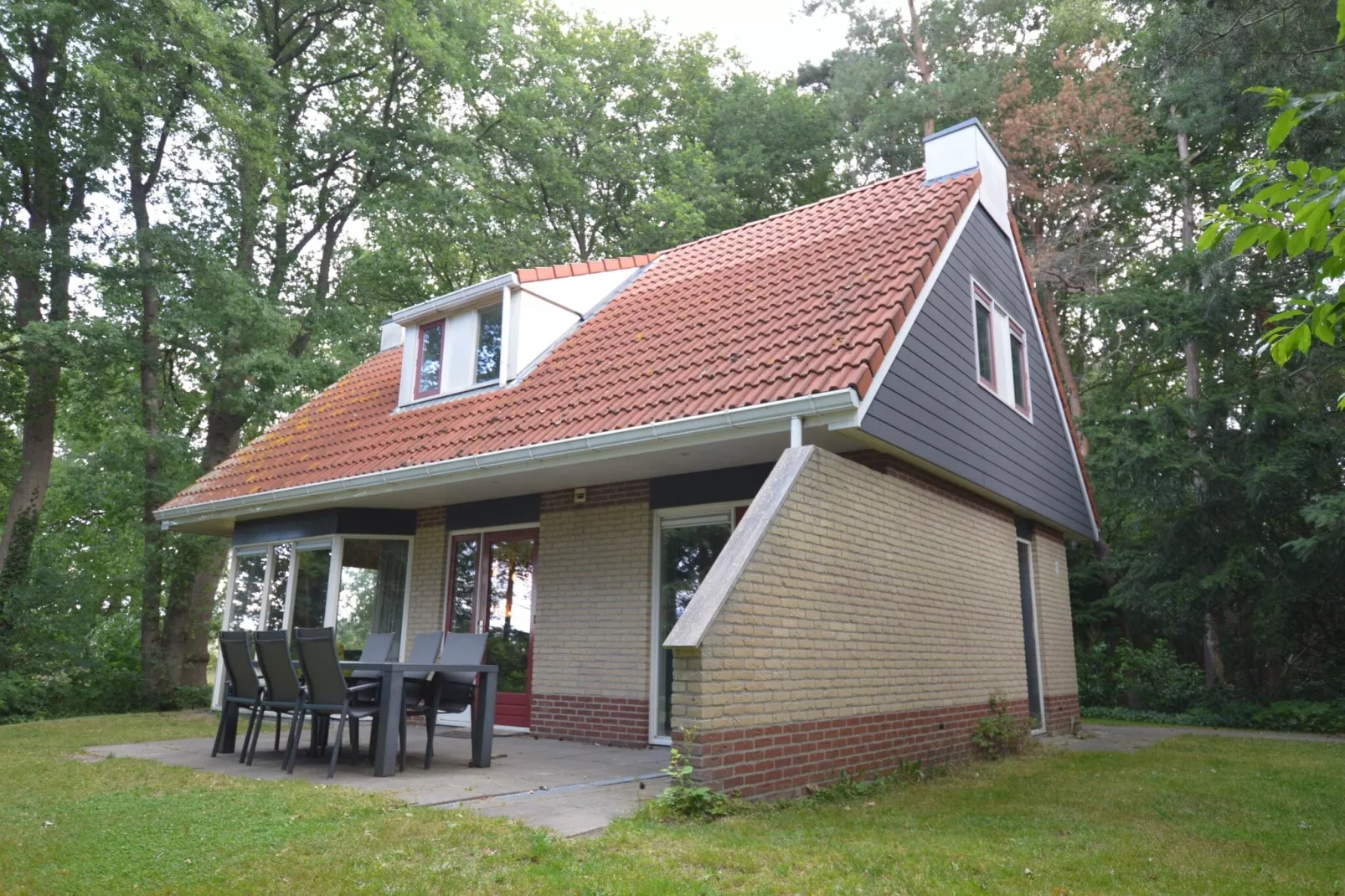 Buitenplaats Berg en Bos nummer 13-Extérieur été