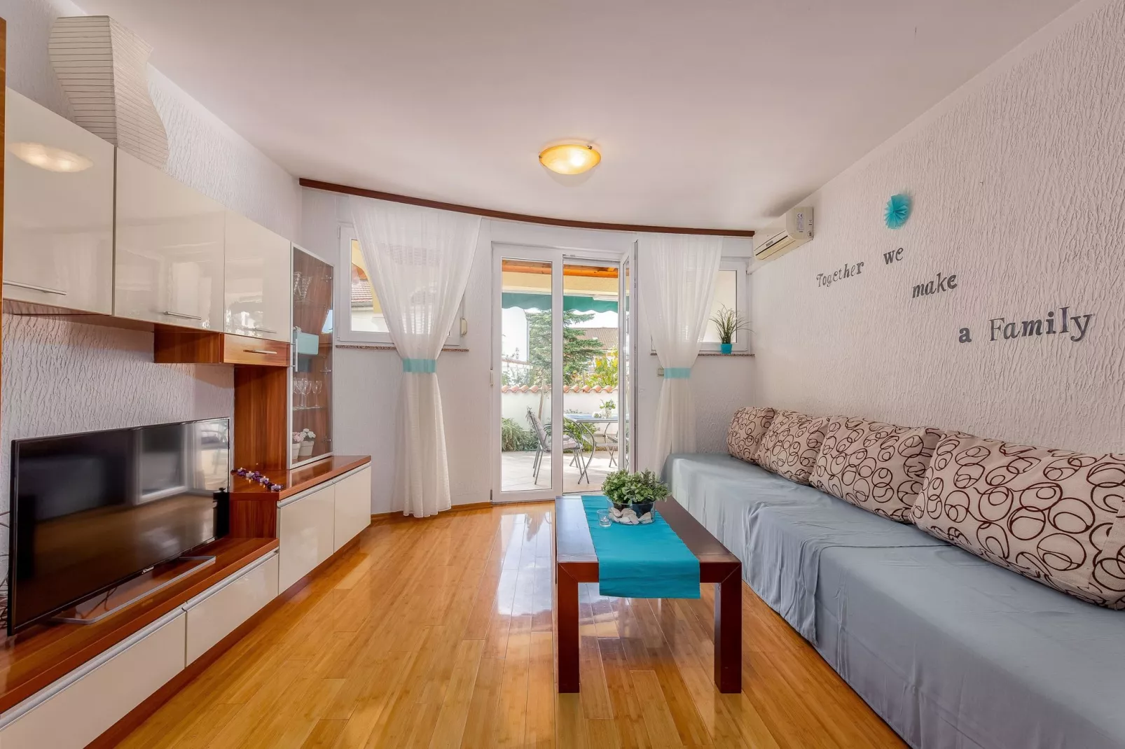 Marija Privatno 3-Living room