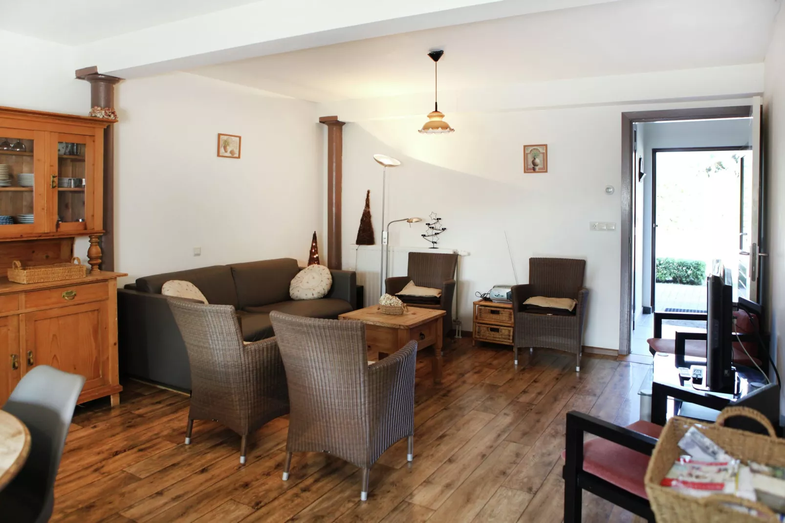 Appartement De Dorsvloer-Living room