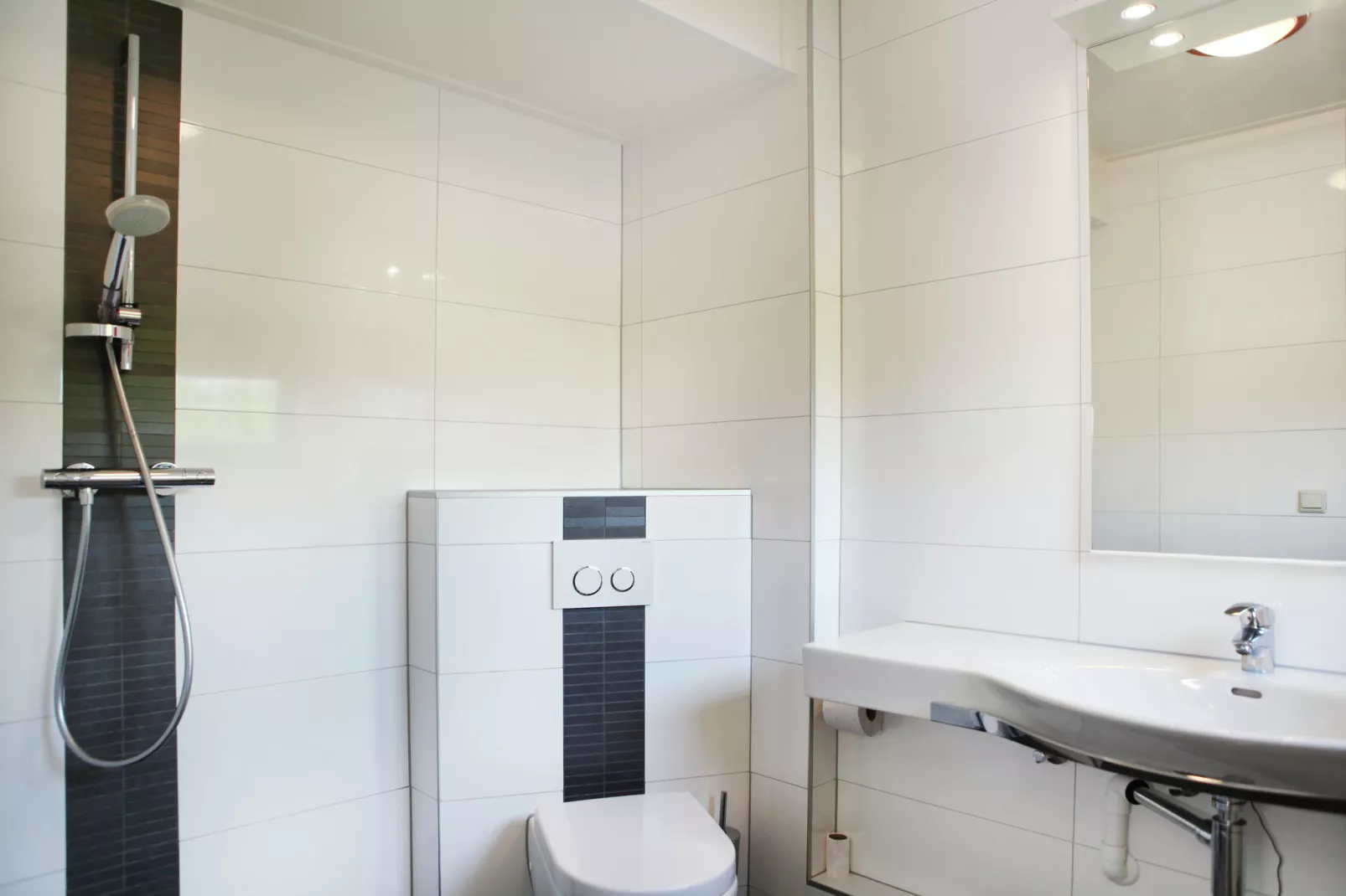 Appartement De Hooizolder-Bathroom