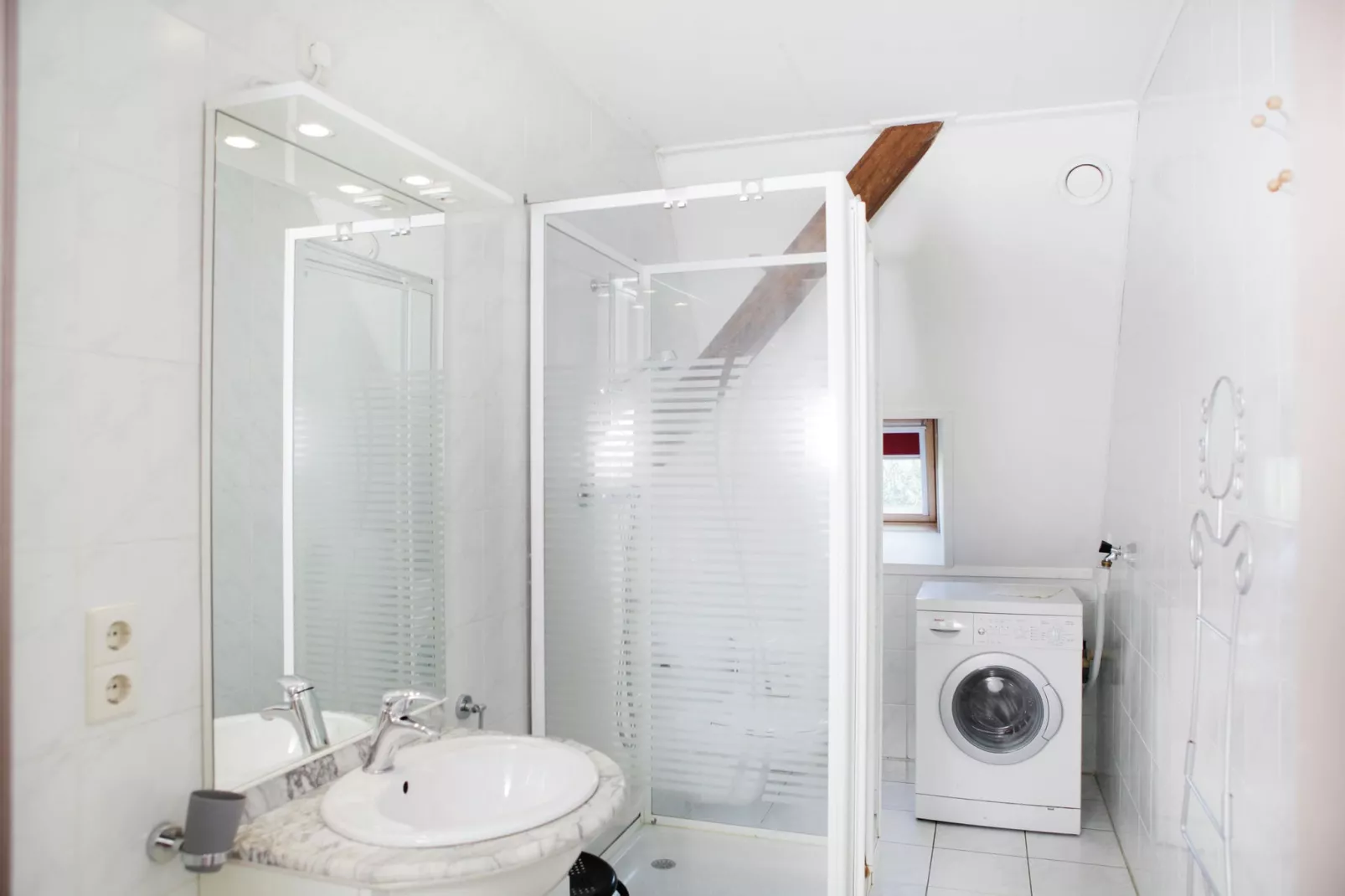 Appartement De Hooizolder-Bathroom
