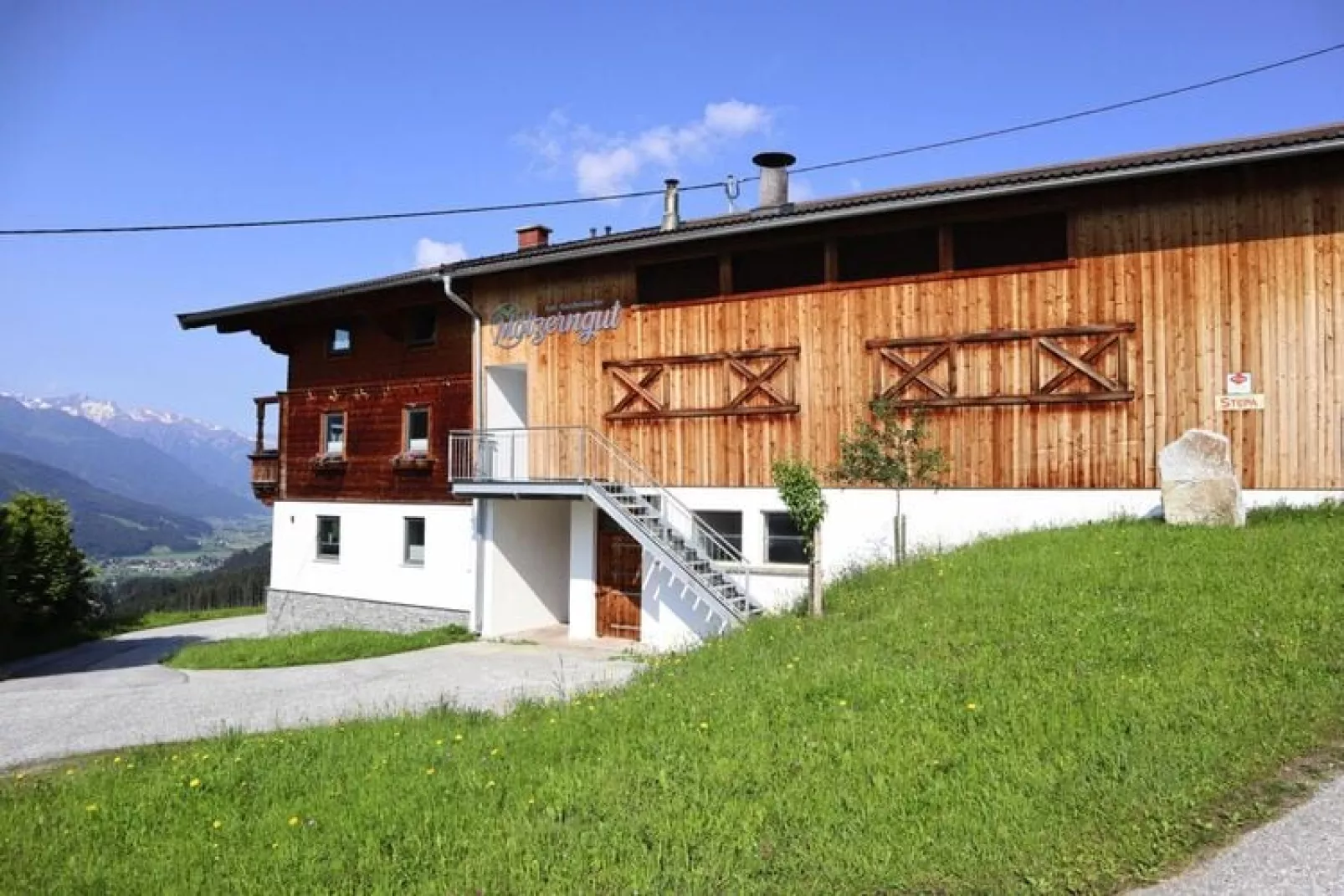 Motzerngut-Exterior summer
