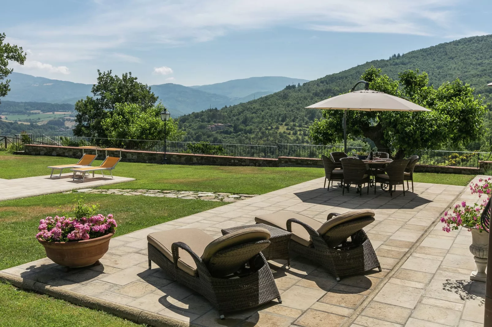 Casa Giglio-Gardens summer