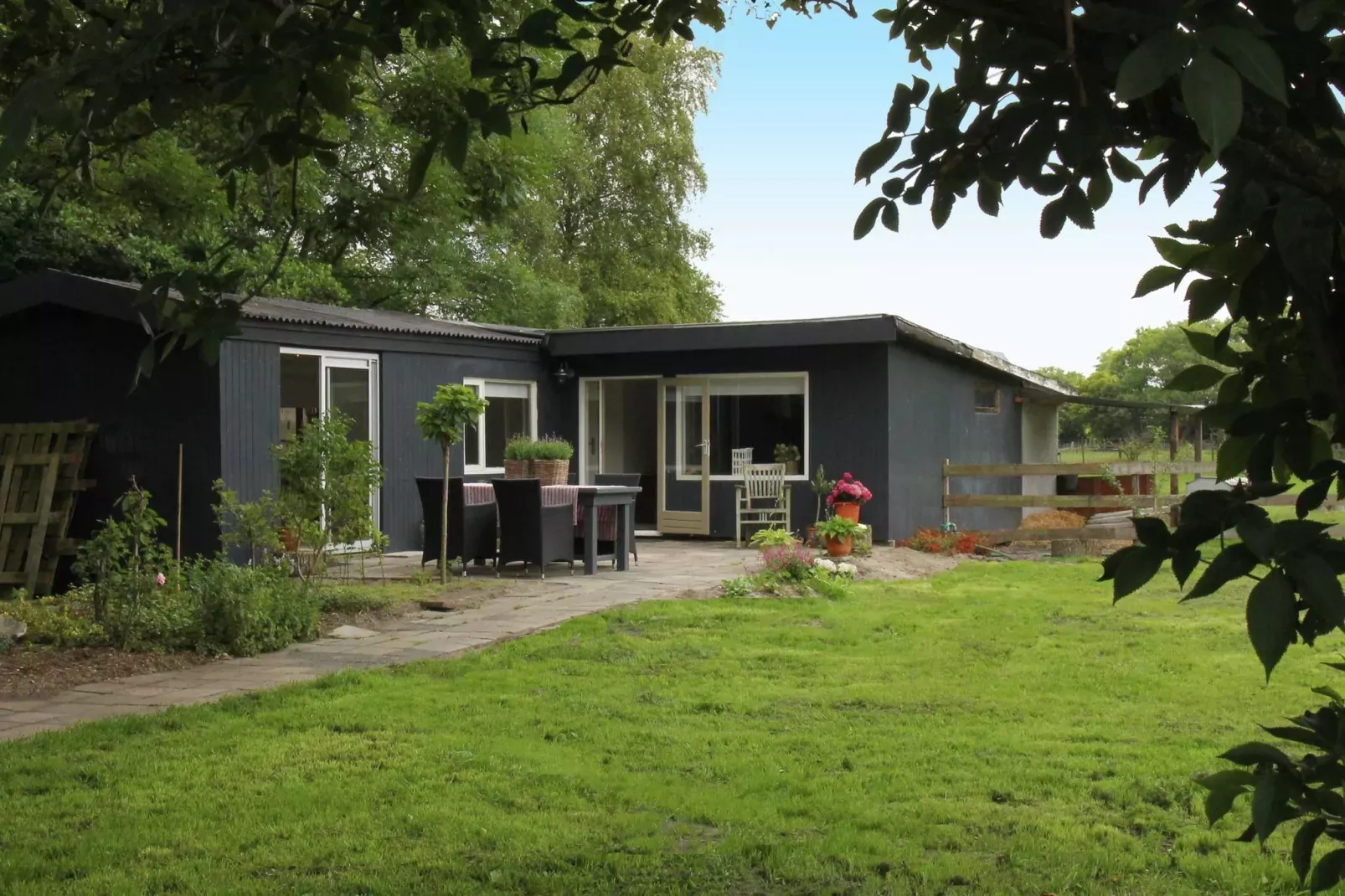 In de Weide-Exterior summer