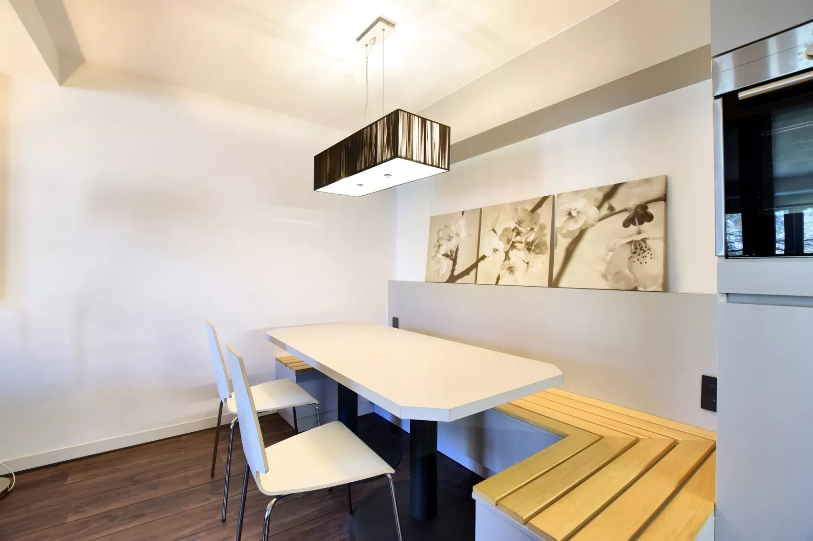 Koetshuis Appartement-Esszimmer