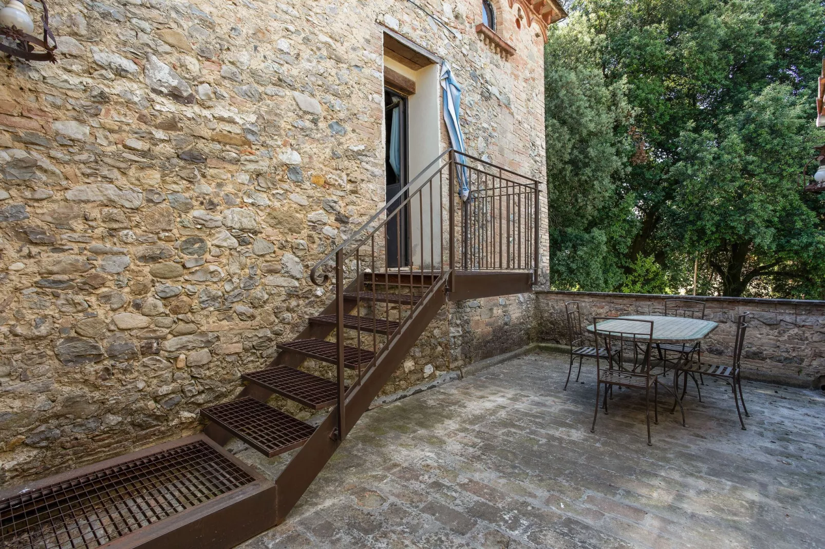 La Cantina-Balcon-terrasse