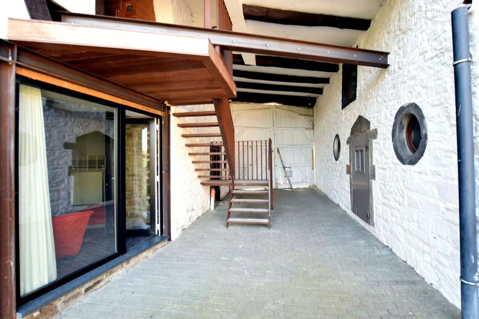 Koetshuis Studio-Exterior summer