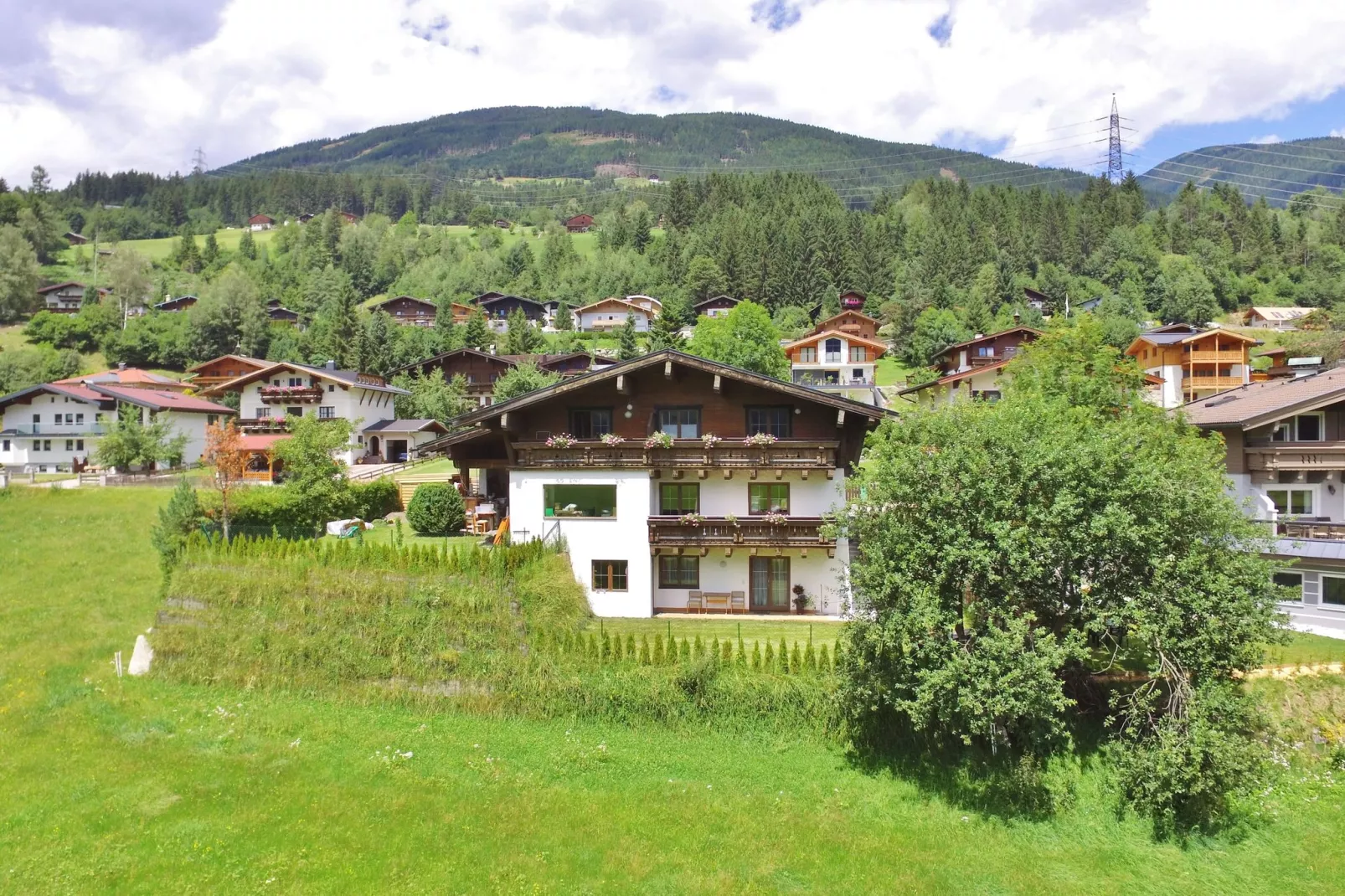 Haus Ferien-Exterior summer