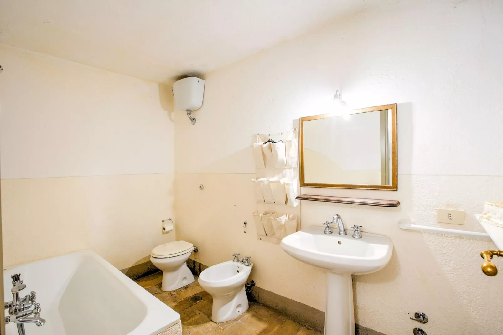 Poggio-Bathroom