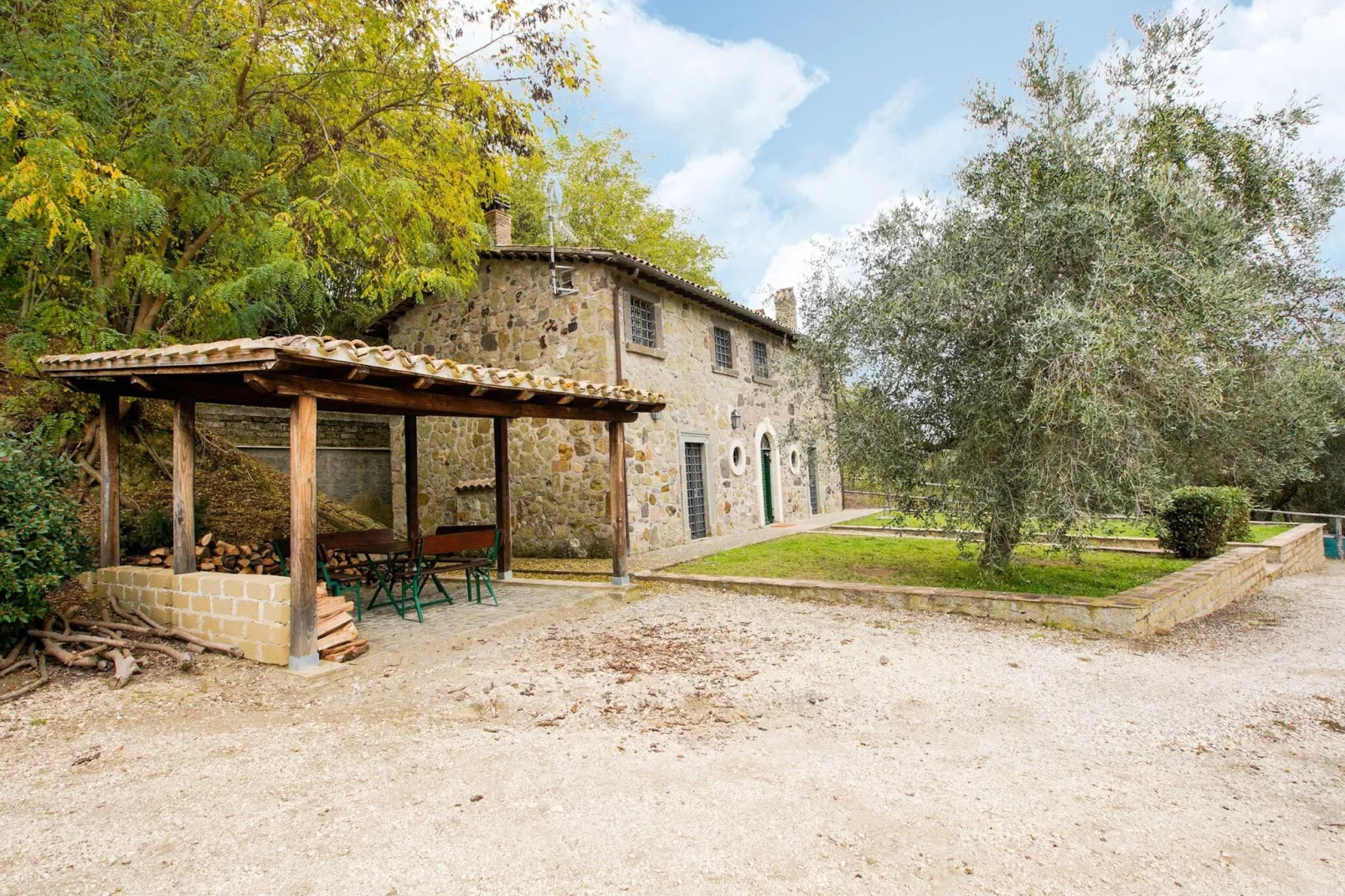Cima Colle-Exterior summer