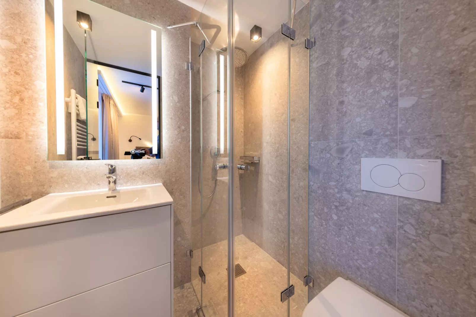 Apartments B-HOME-Bathroom