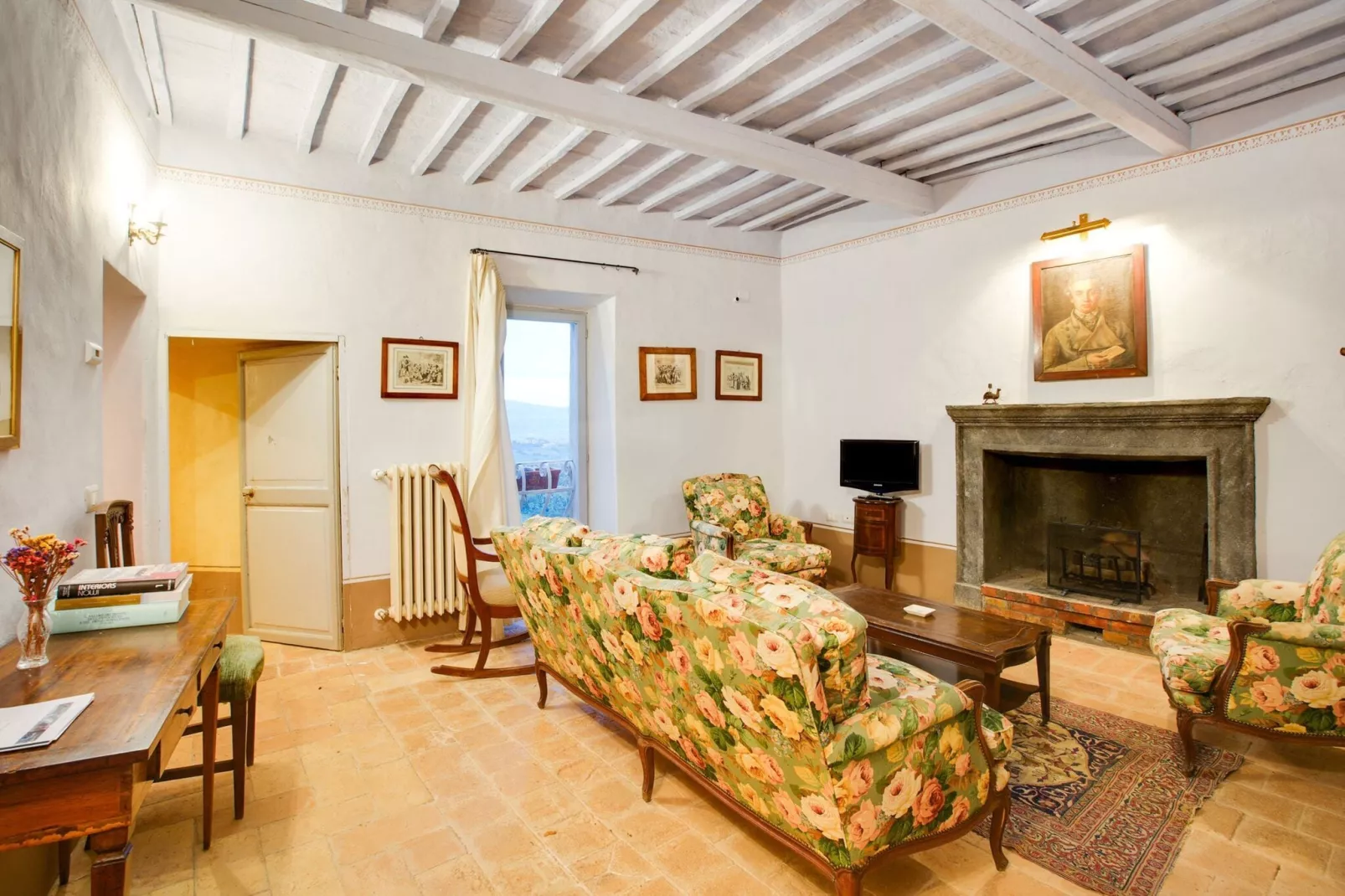 Castagno-Living room