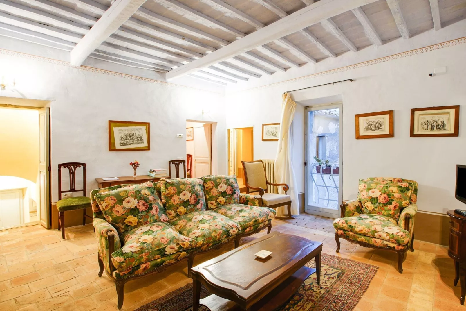 Castagno-Living room