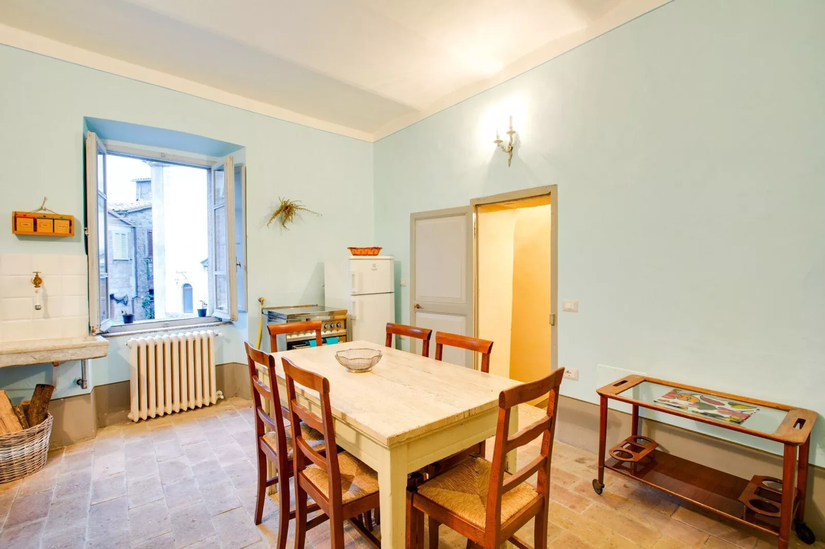 Castagno-Dining room