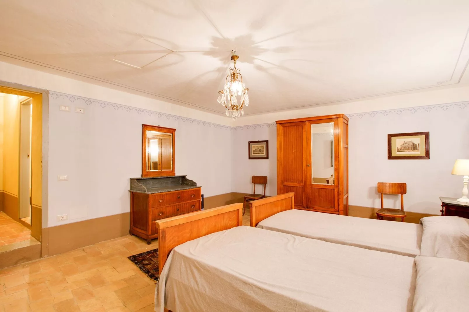 Castagno-Bedroom