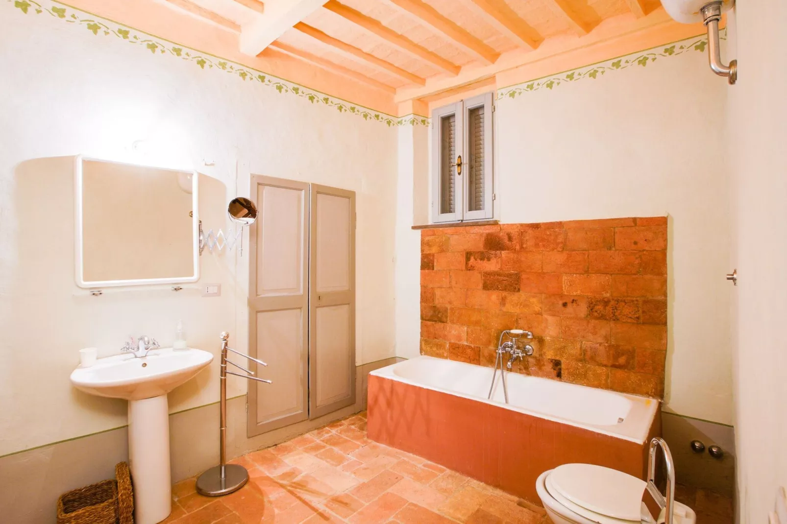 Castagno-Bathroom