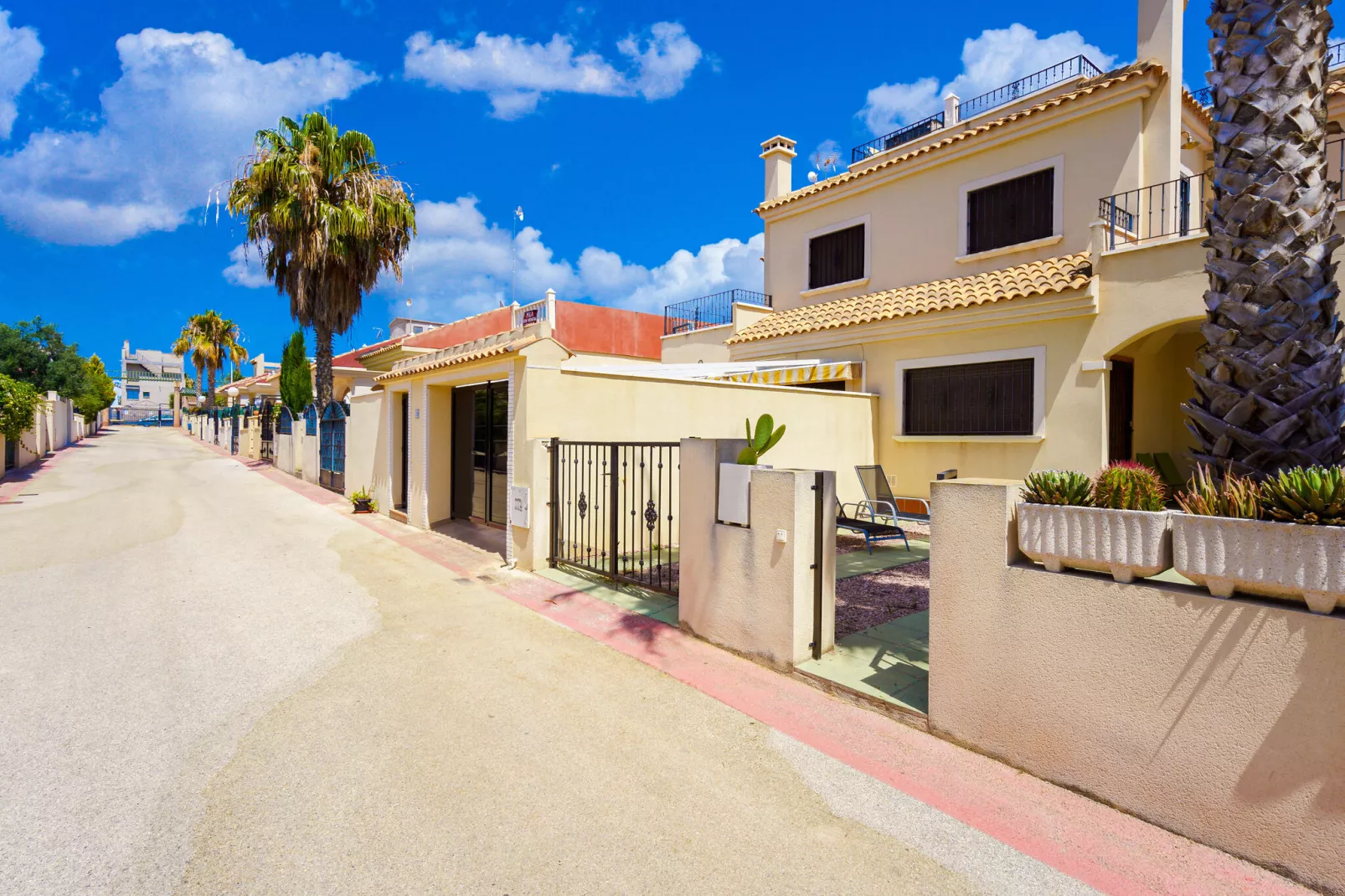 Casa Noain-Exterior summer