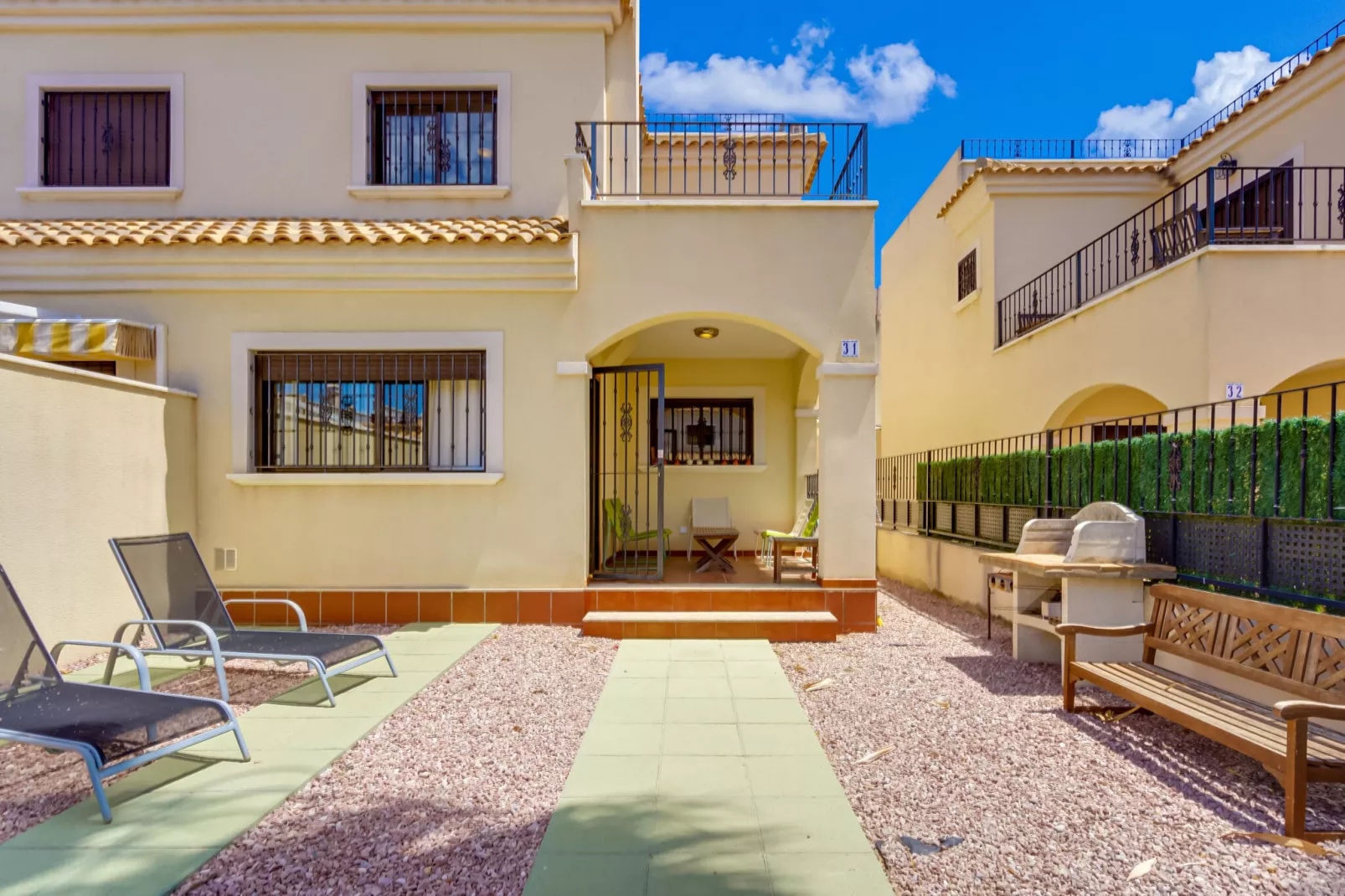 Casa Noain-Exterior summer