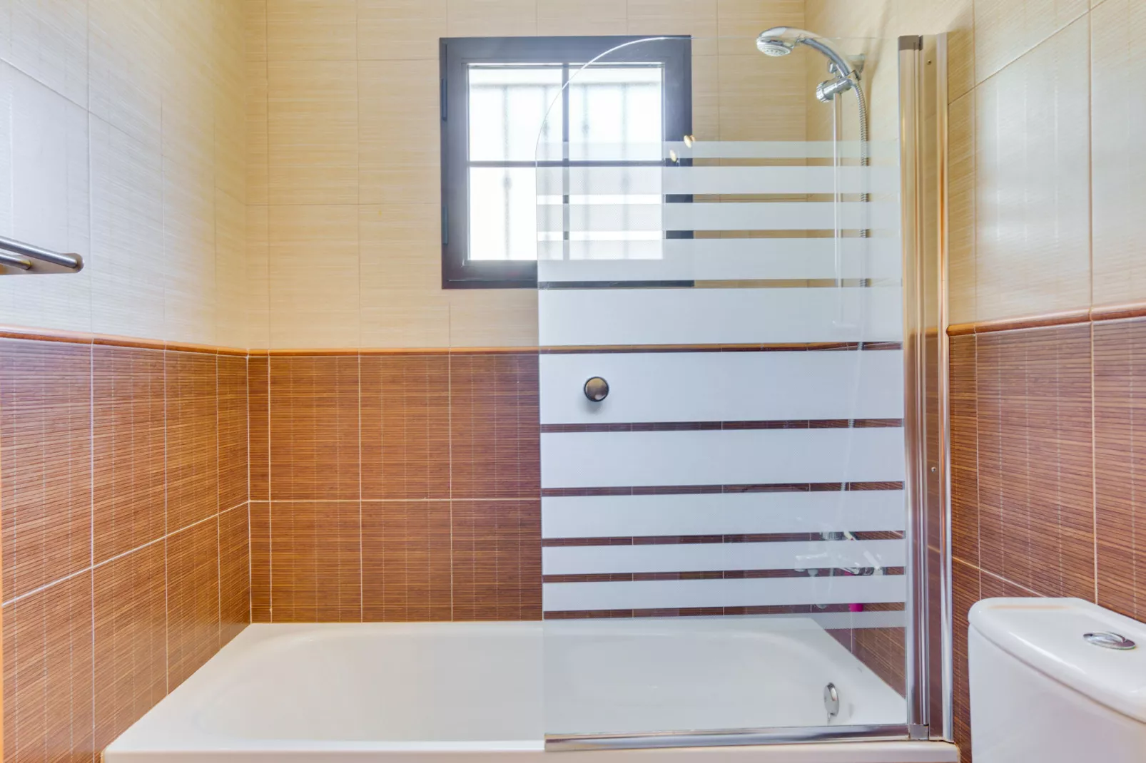 Casa Noain-Bathroom