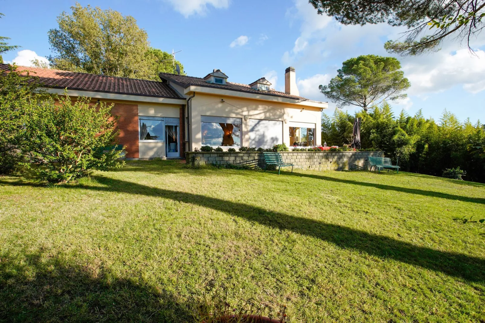 Cassia-Exterior summer
