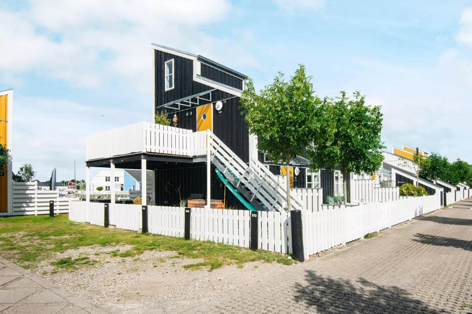 4 room,2+3 floor-Outdoor