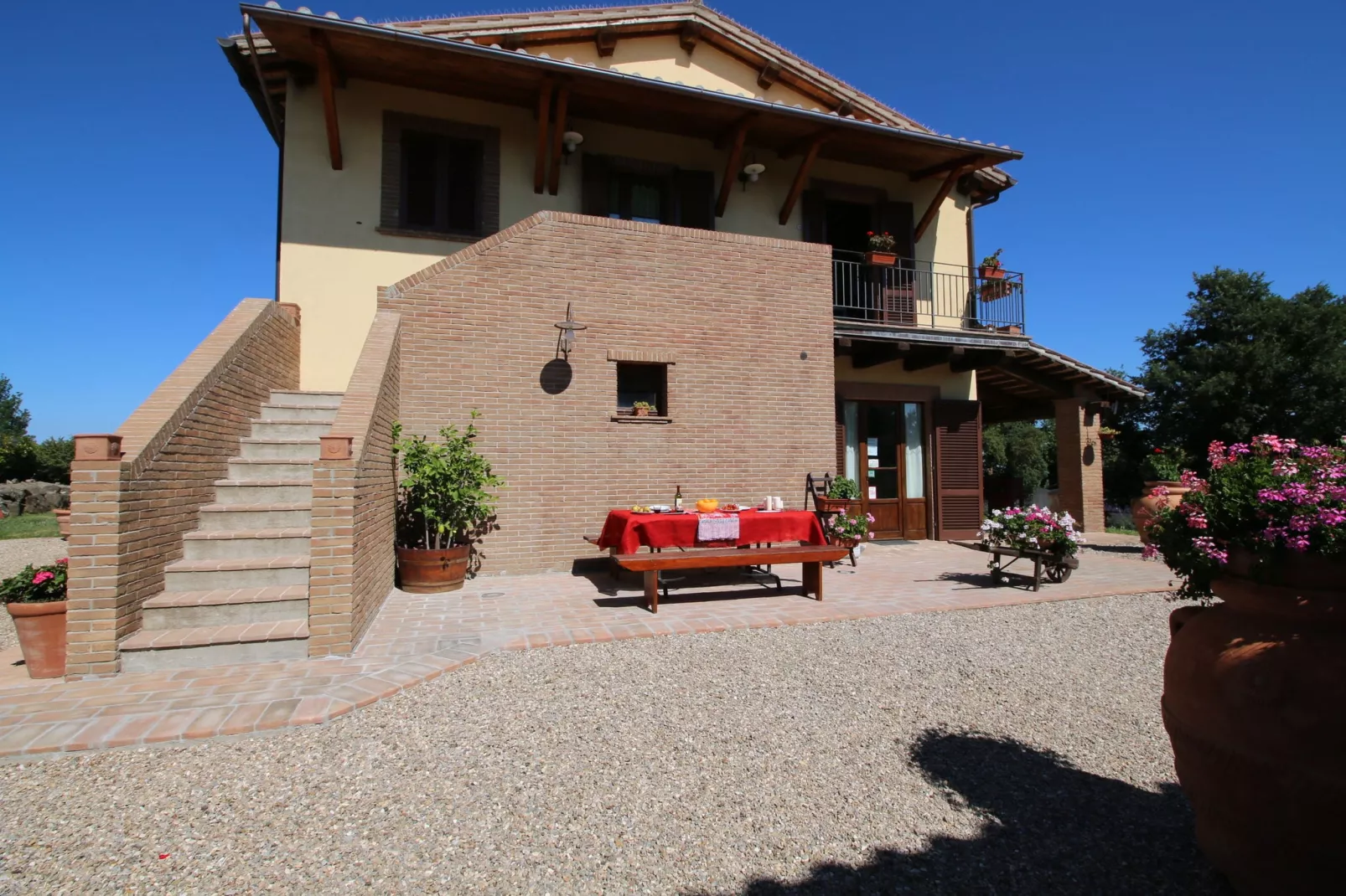 Vignente-Exterior summer